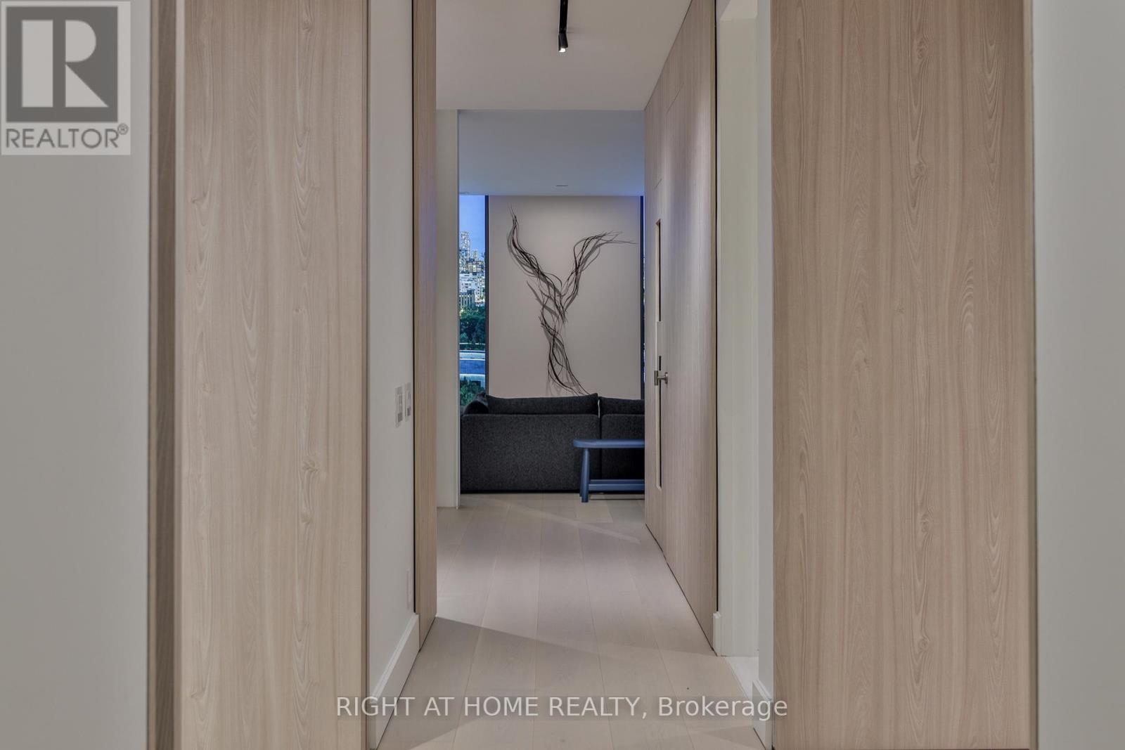 403 - 1 Roxborough Street W, Toronto, Ontario  M4W 2L4 - Photo 3 - C13024876