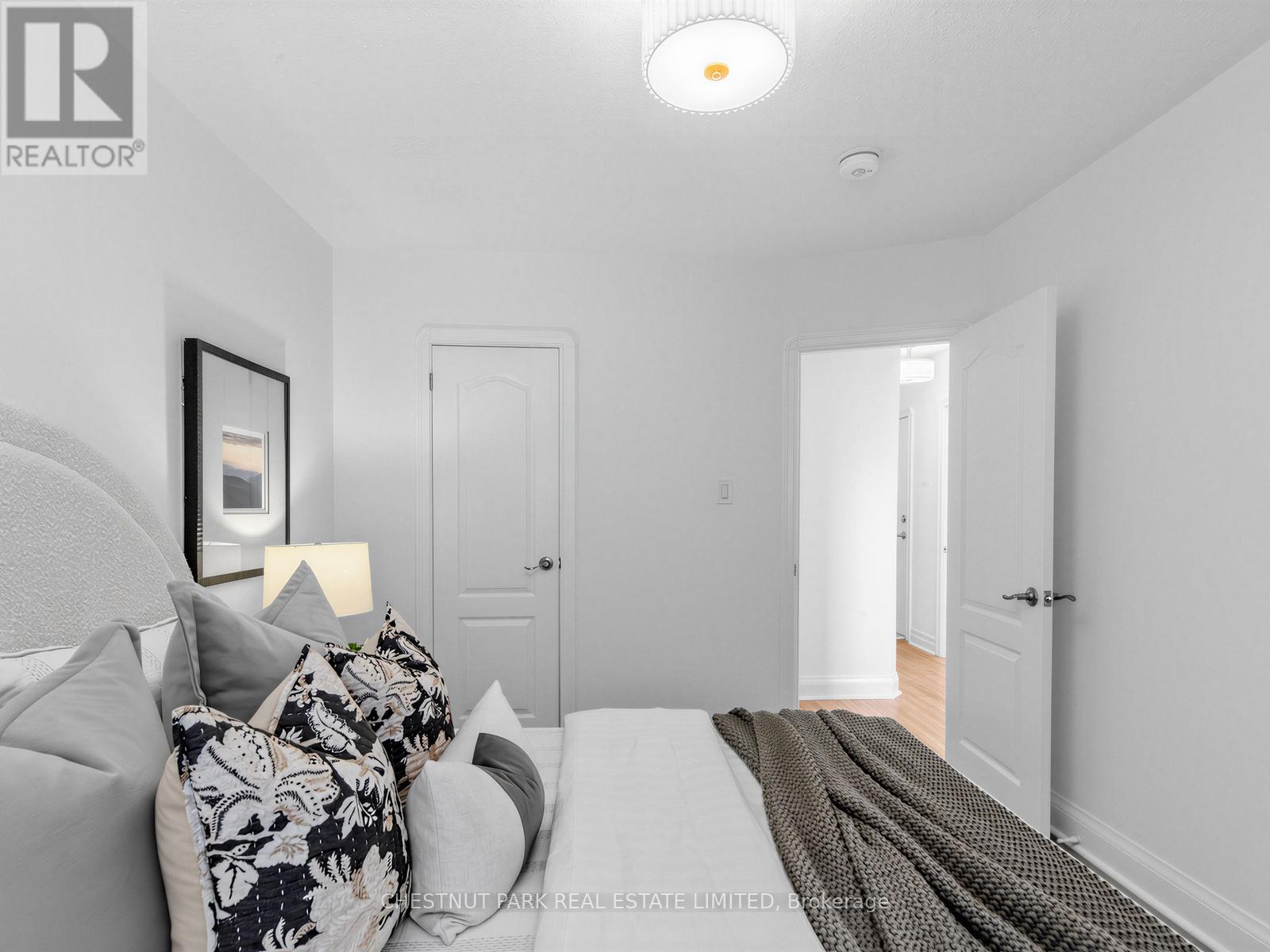 27 Amherst Avenue, Toronto, Ontario  M6E 1Z2 - Photo 11 - C13024906