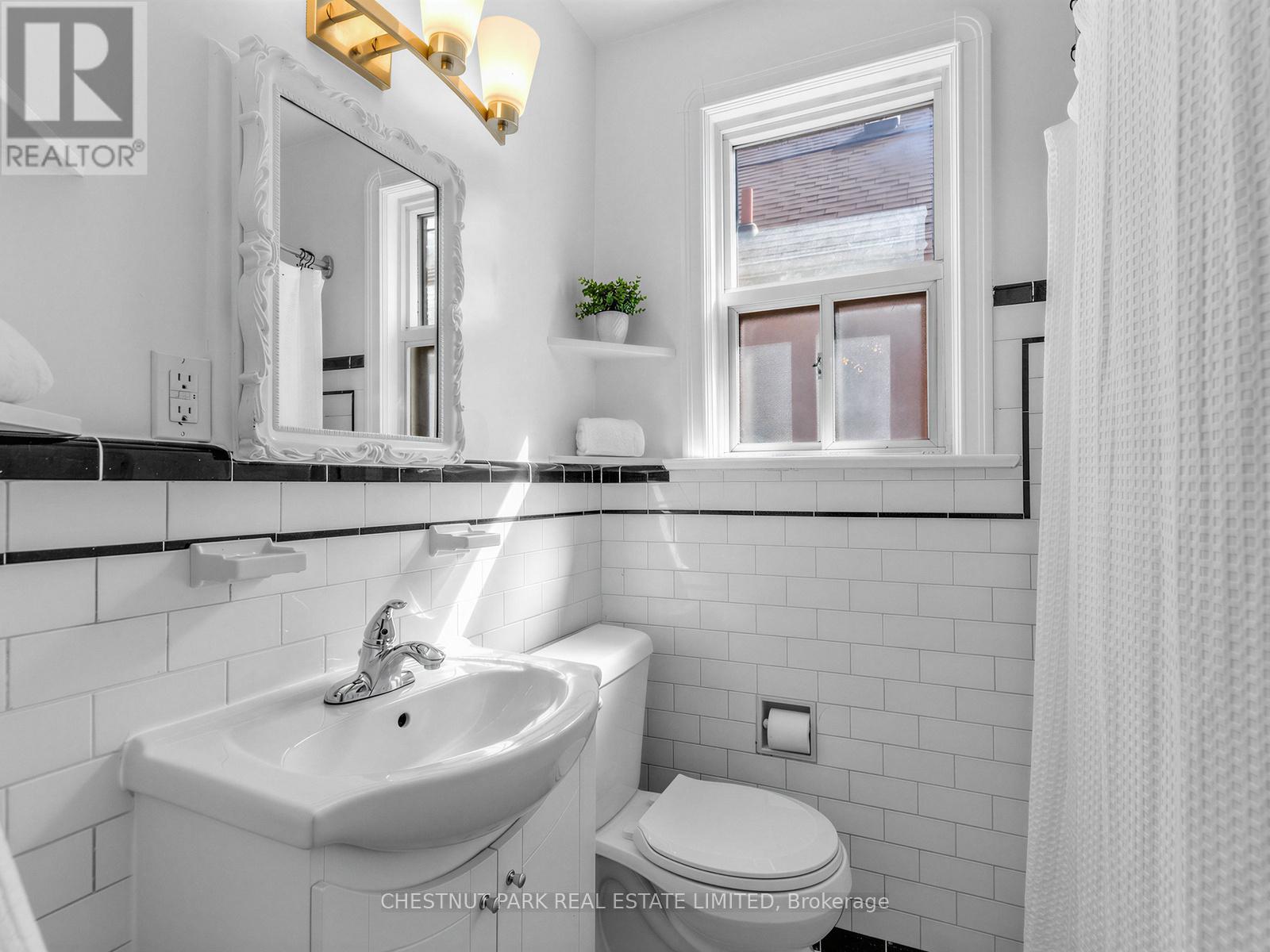 27 Amherst Avenue, Toronto, Ontario  M6E 1Z2 - Photo 15 - C13024906