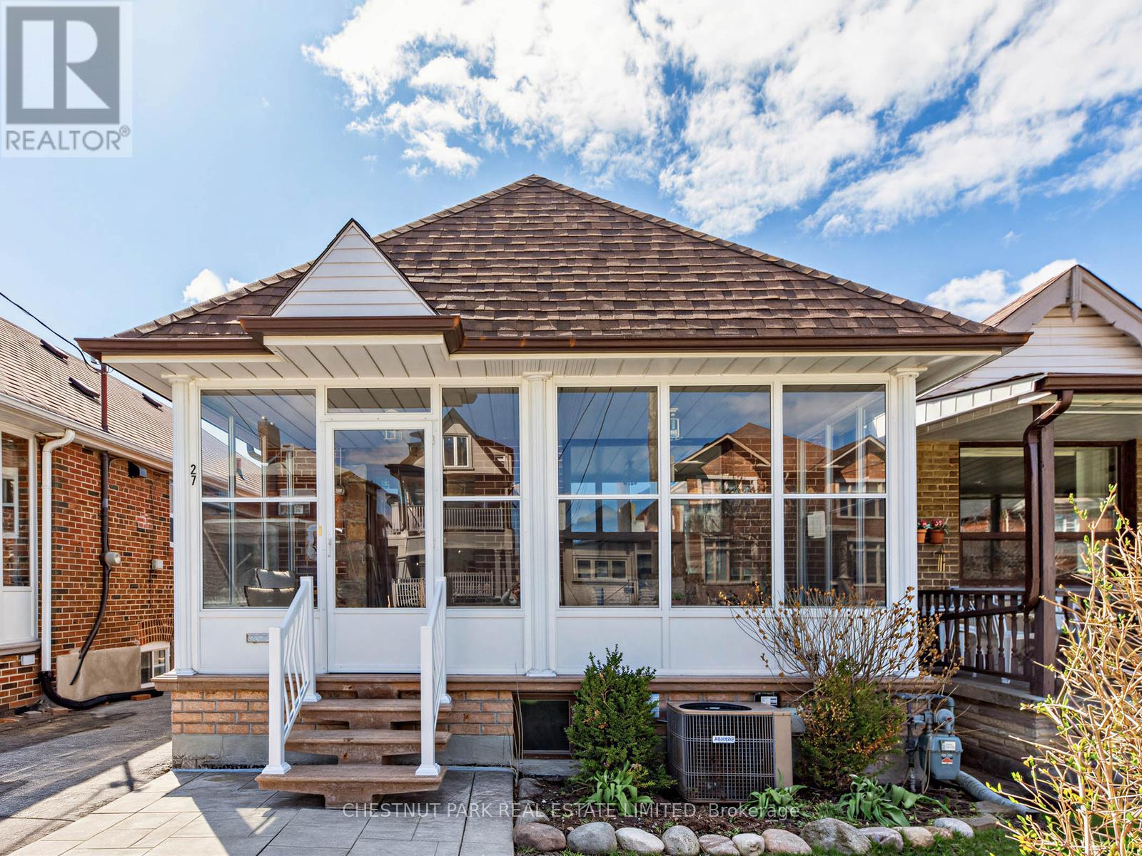 27 Amherst Avenue, Toronto, Ontario  M6E 1Z2 - Photo 2 - C13024906