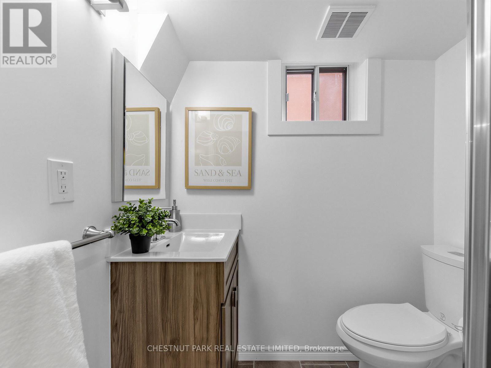 27 Amherst Avenue, Toronto, Ontario  M6E 1Z2 - Photo 22 - C13024906