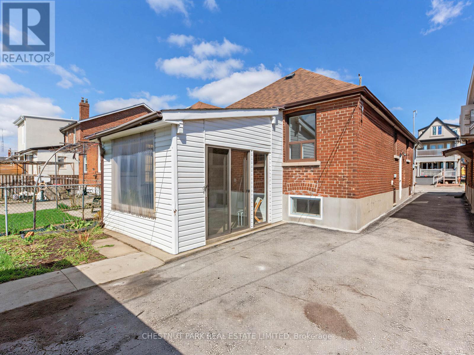 27 Amherst Avenue, Toronto, Ontario  M6E 1Z2 - Photo 24 - C13024906