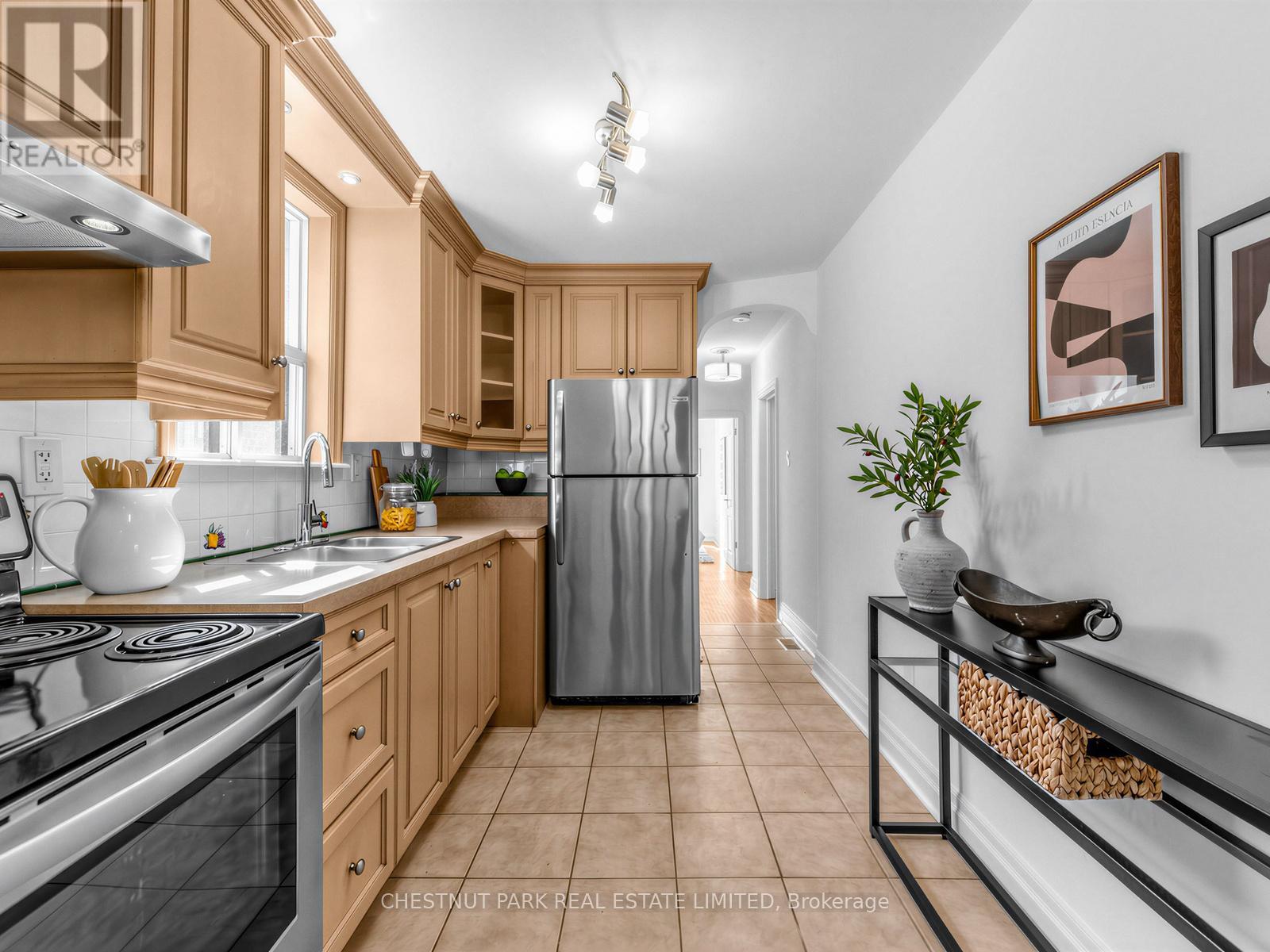 27 Amherst Avenue, Toronto, Ontario  M6E 1Z2 - Photo 7 - C13024906