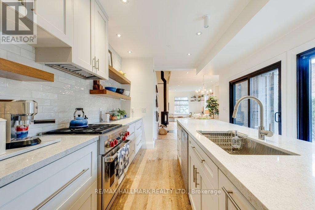 235 Boulton Avenue, Toronto, Ontario  M4M 2J8 - Photo 12 - E13024916