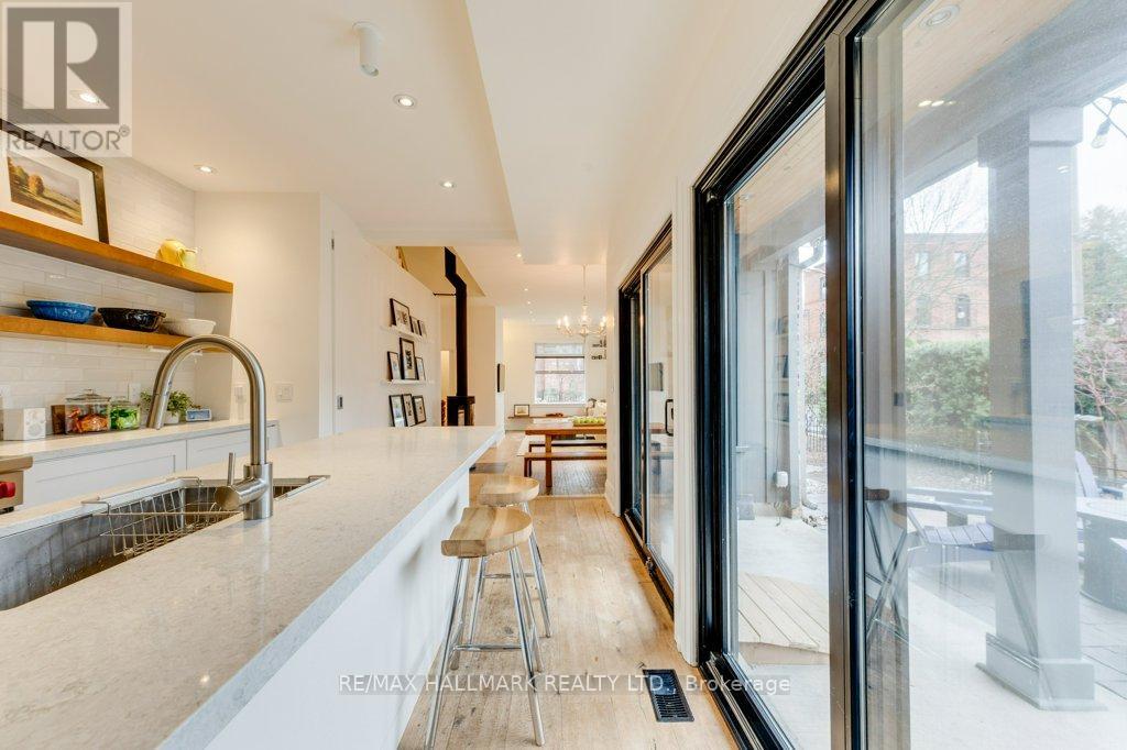 235 Boulton Avenue, Toronto, Ontario  M4M 2J8 - Photo 13 - E13024916