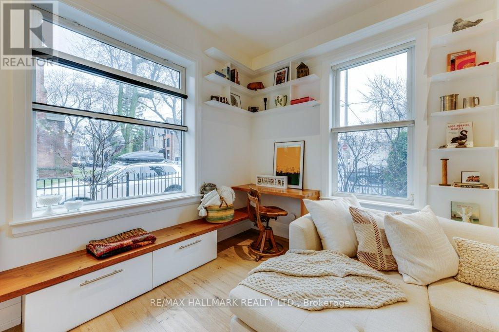 235 Boulton Avenue, Toronto, Ontario  M4M 2J8 - Photo 4 - E13024916