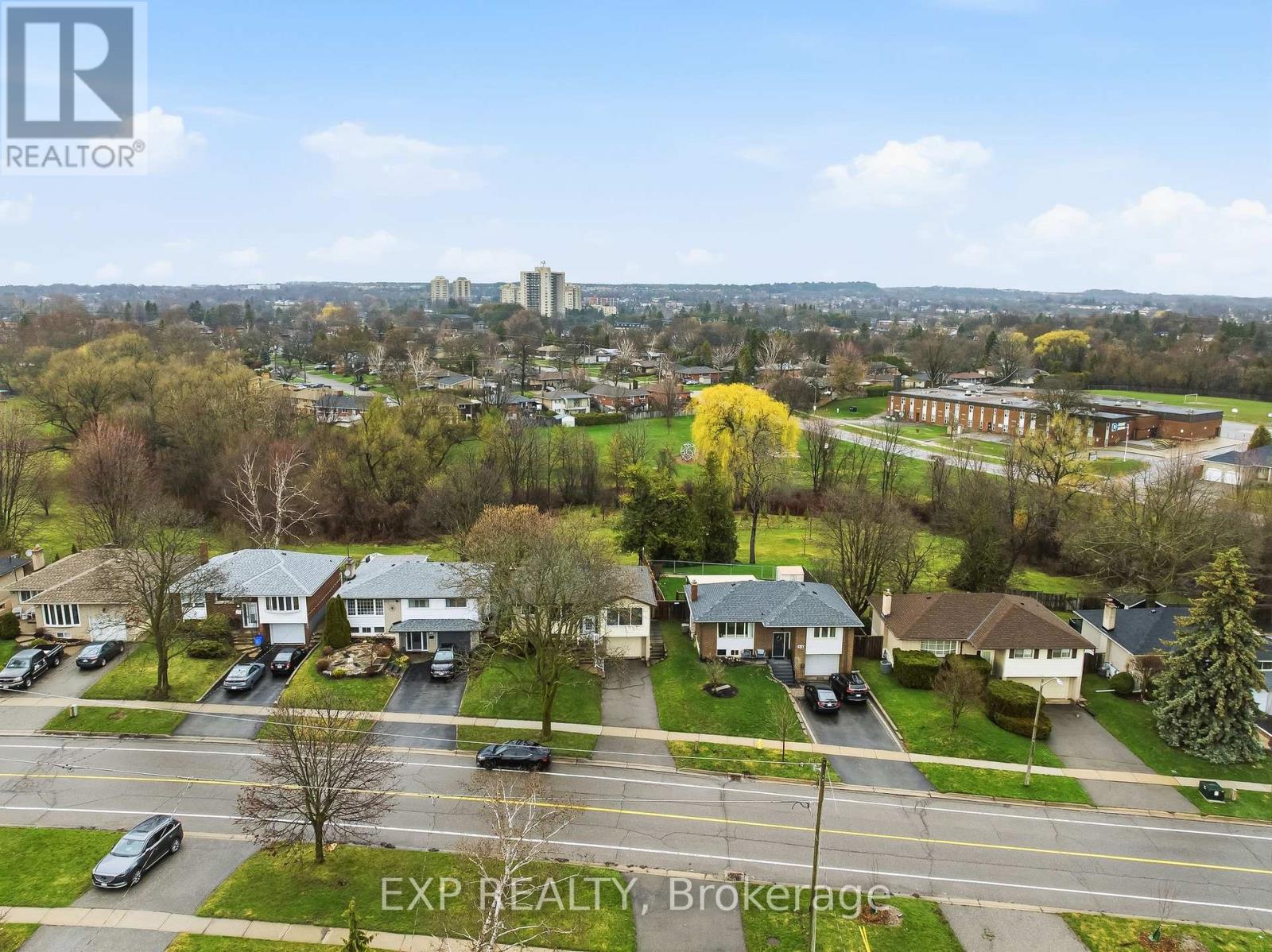 370 Hillcroft Street, Oshawa, Ontario  L1G 2M2 - Photo 2 - E13024924