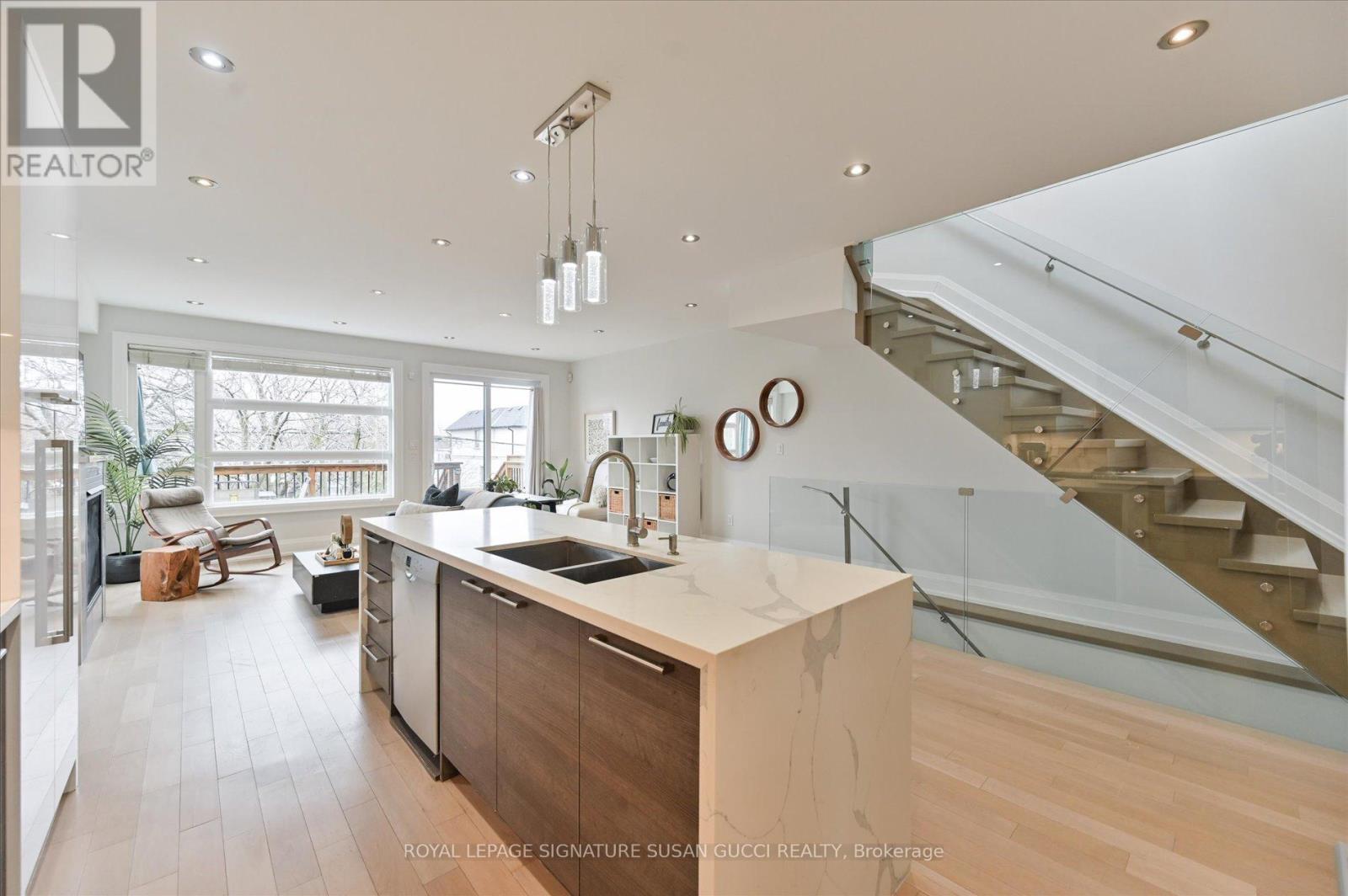 69 Holmstead Avenue, Toronto, Ontario  M4B 1T3 - Photo 15 - E13025010