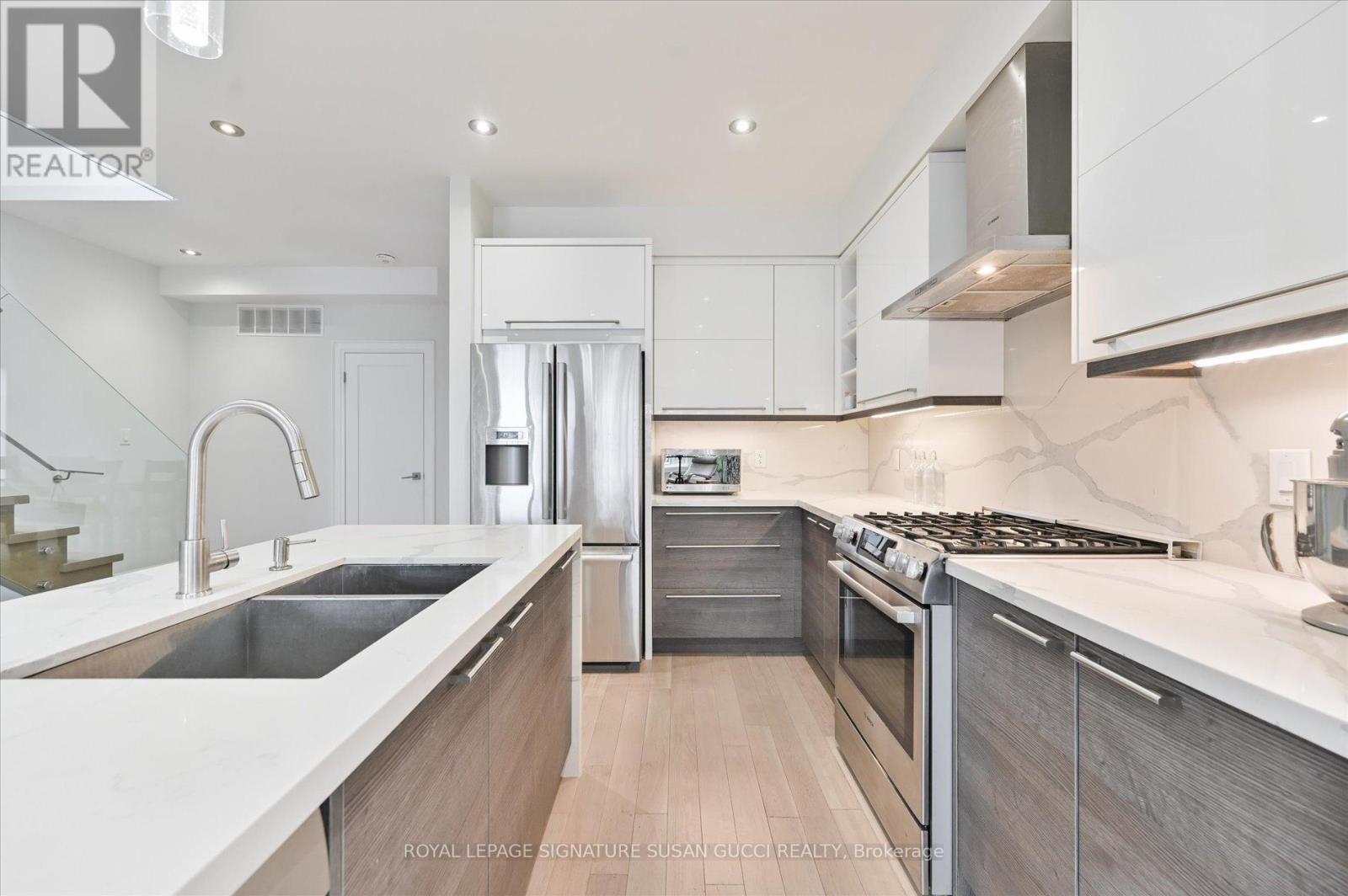 69 Holmstead Avenue, Toronto, Ontario  M4B 1T3 - Photo 16 - E13025010