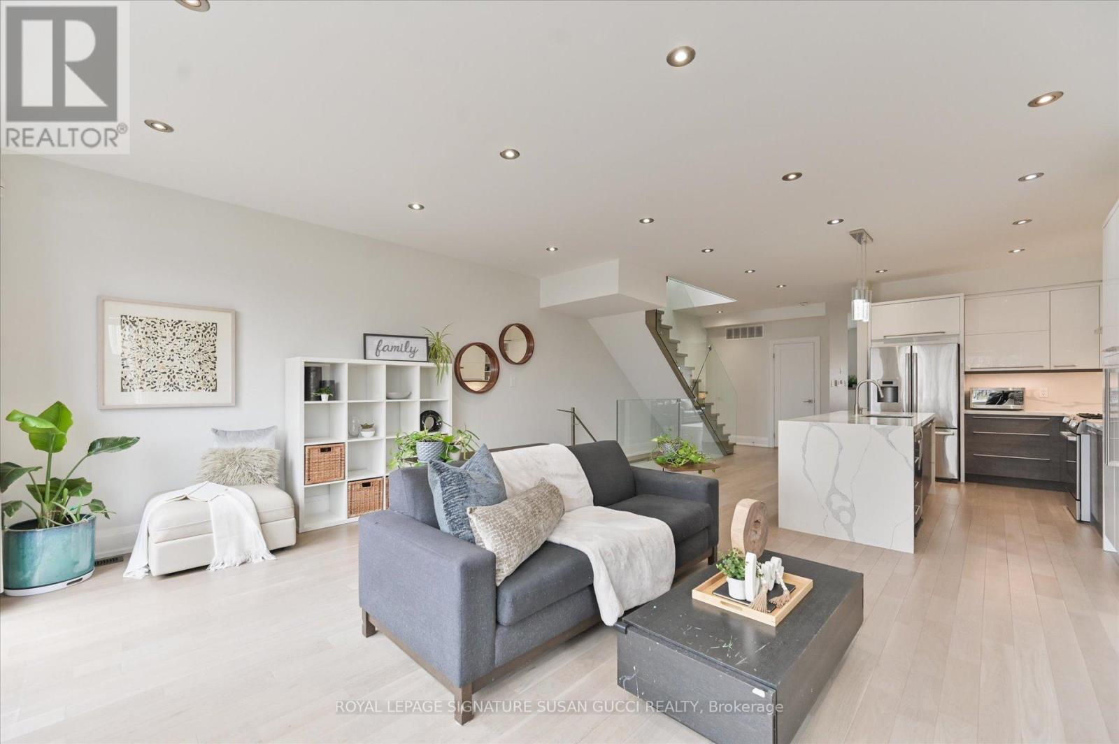 69 Holmstead Avenue, Toronto, Ontario  M4B 1T3 - Photo 20 - E13025010