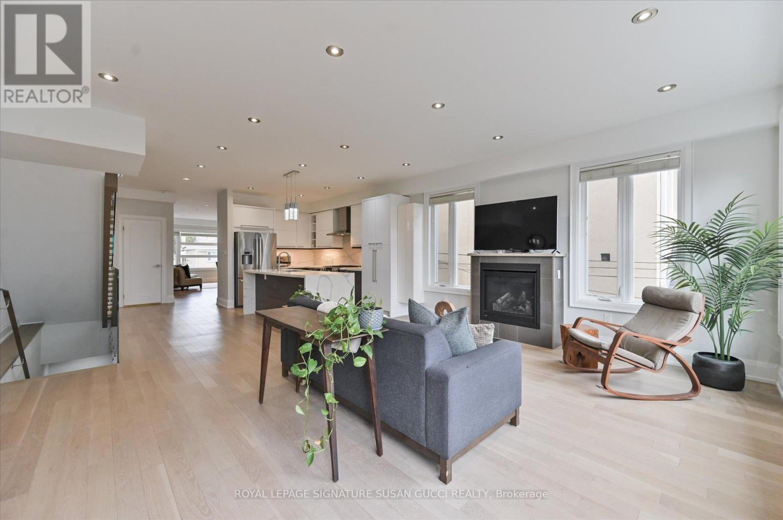 69 Holmstead Avenue, Toronto, Ontario  M4B 1T3 - Photo 23 - E13025010