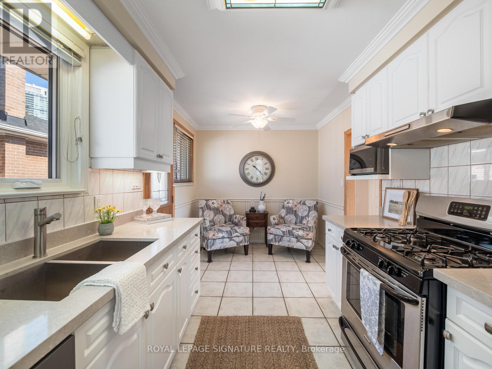 9 Wincrest Drive, Toronto, Ontario  M1P 4J3 - Photo 12 - E13025012