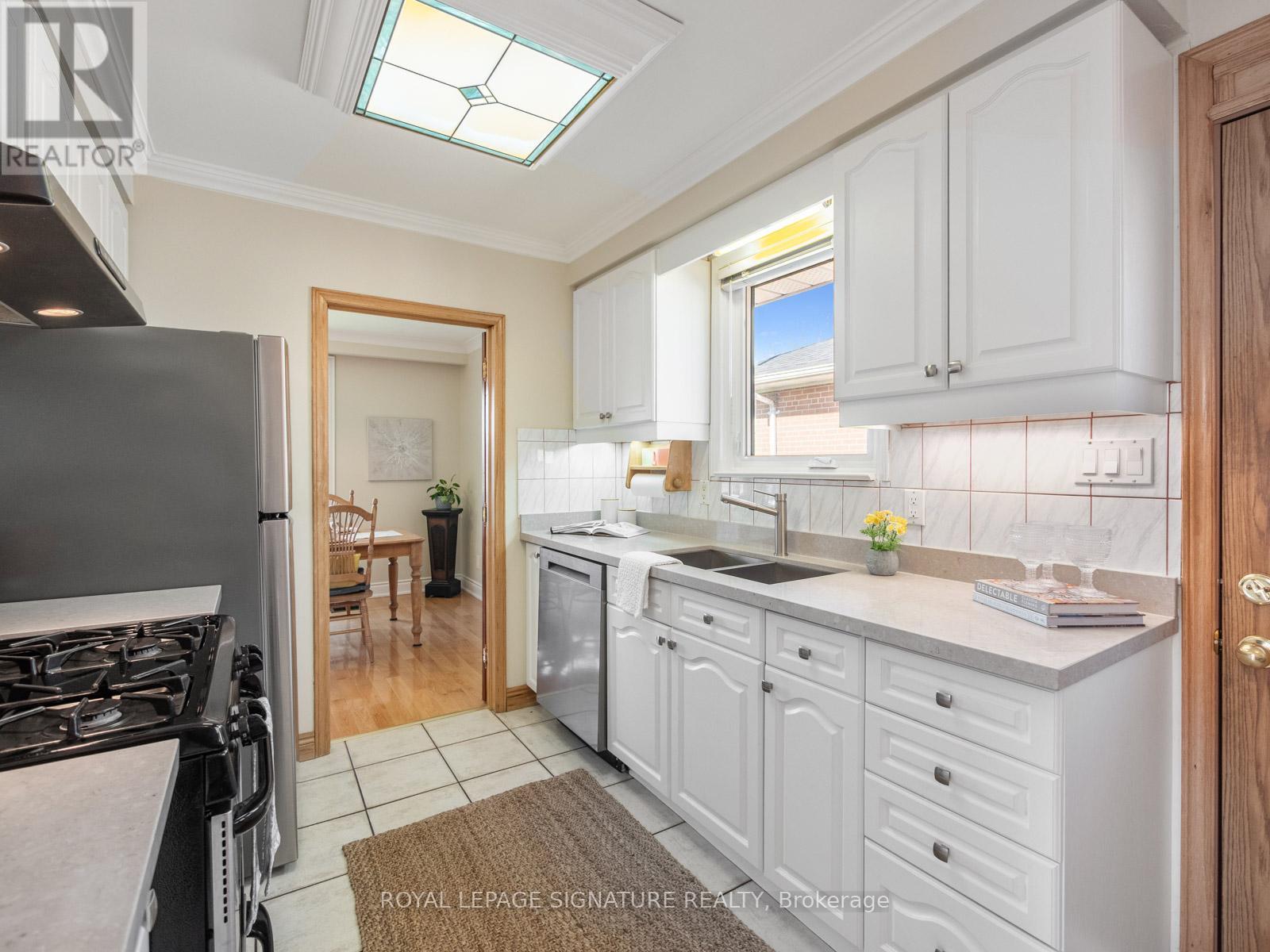 9 Wincrest Drive, Toronto, Ontario  M1P 4J3 - Photo 15 - E13025012