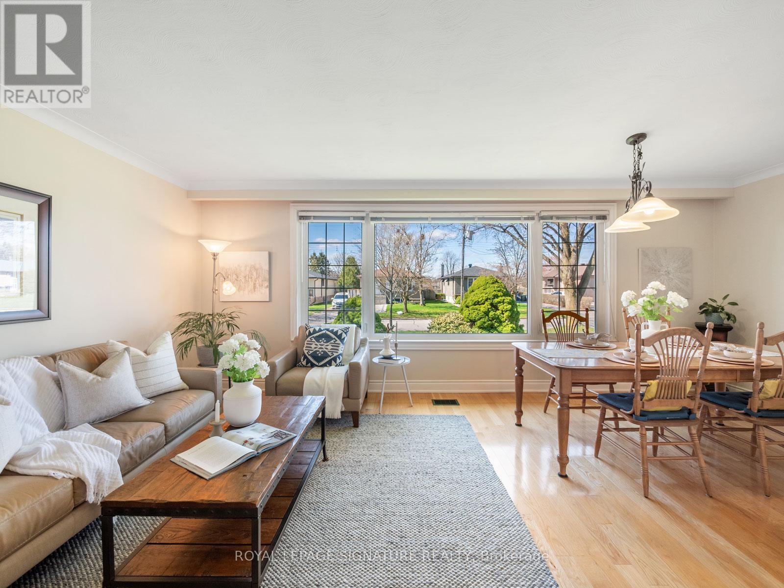 9 Wincrest Drive, Toronto, Ontario  M1P 4J3 - Photo 2 - E13025012