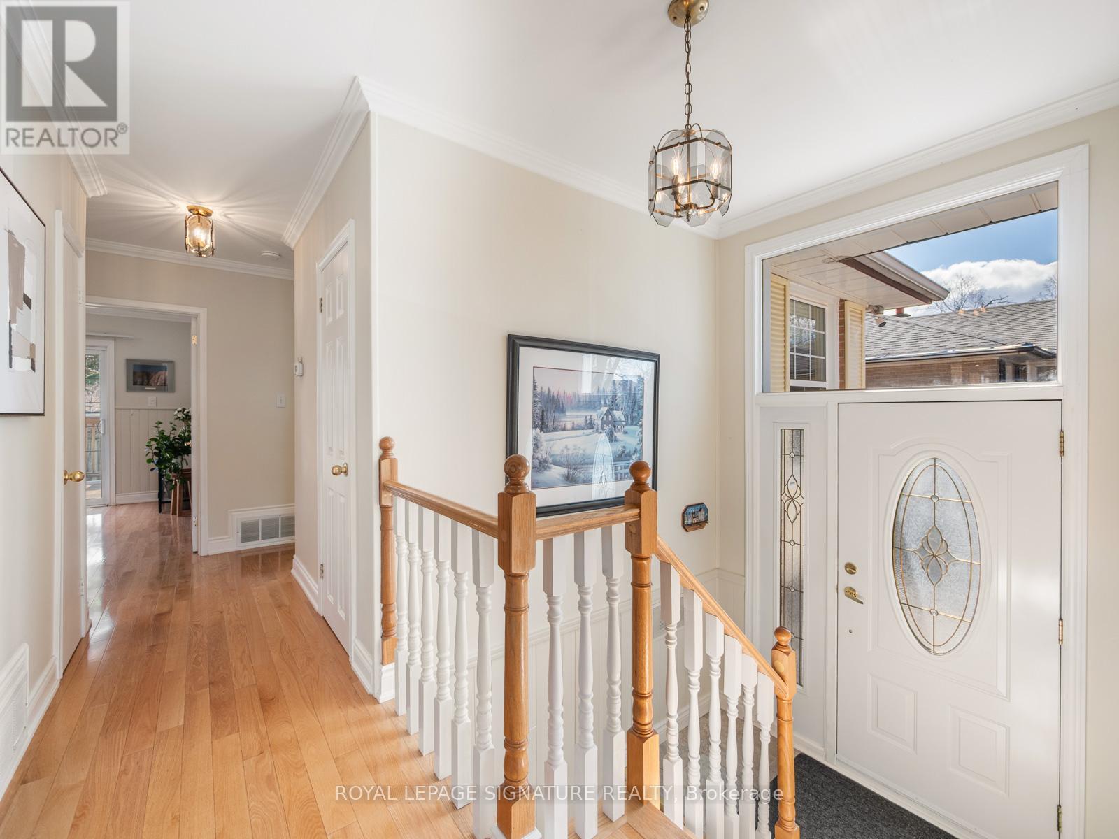 9 Wincrest Drive, Toronto, Ontario  M1P 4J3 - Photo 3 - E13025012