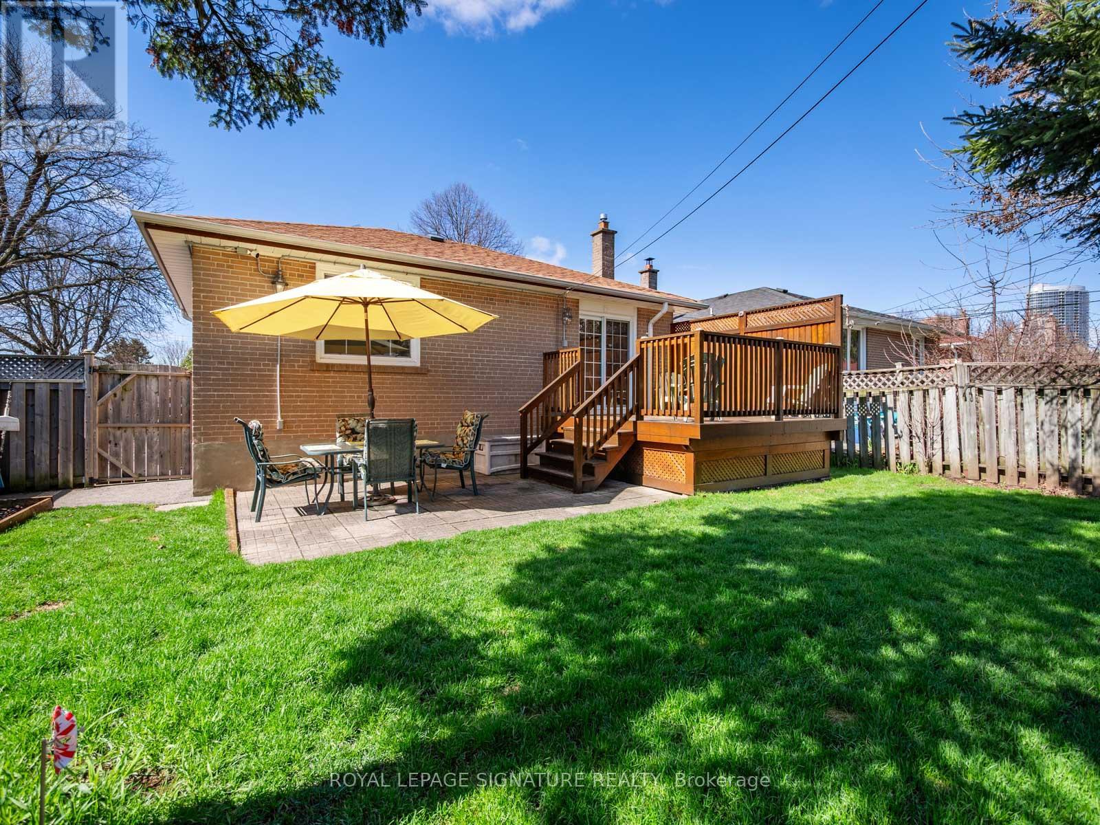 9 Wincrest Drive, Toronto, Ontario  M1P 4J3 - Photo 34 - E13025012