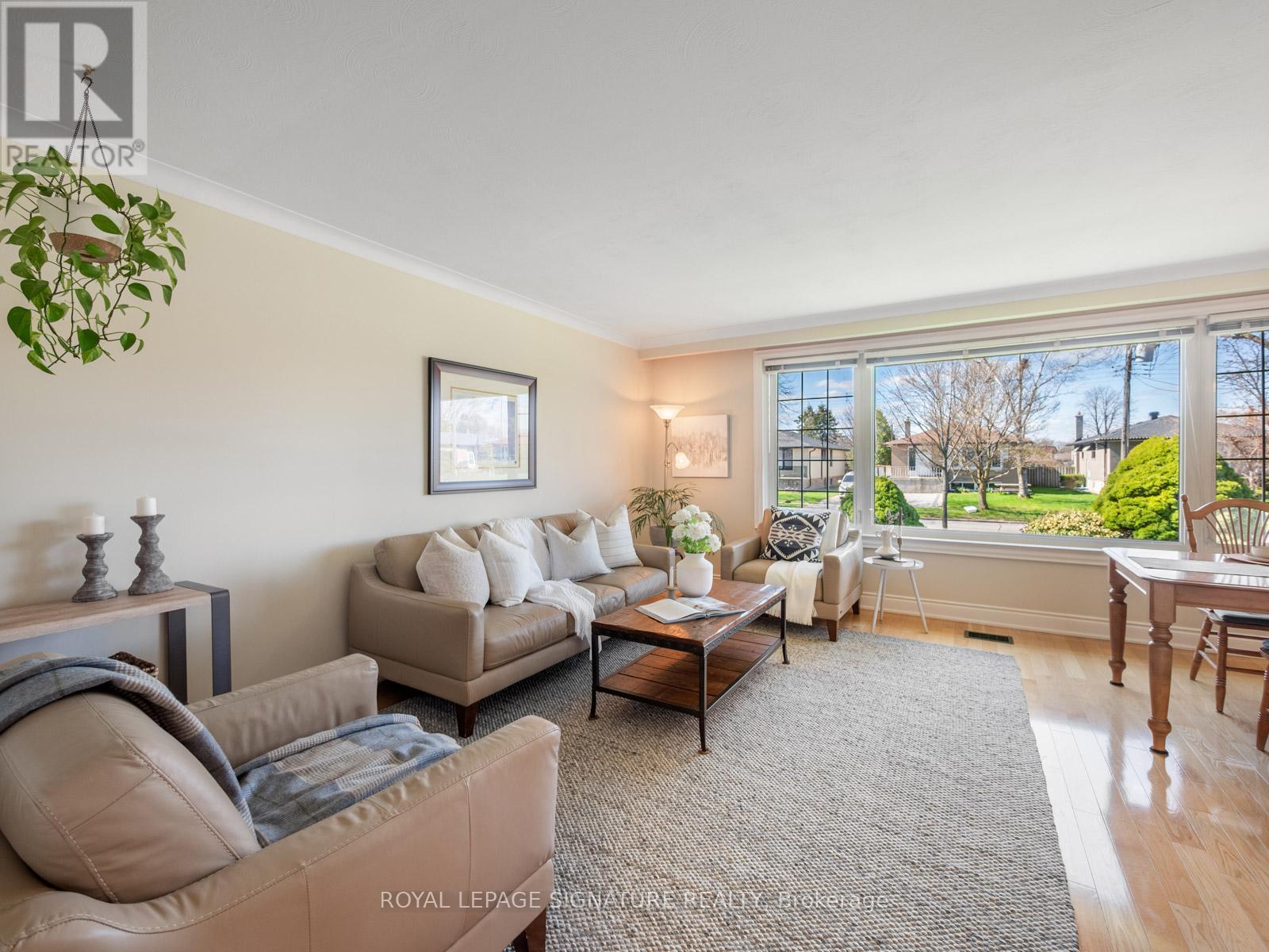 9 Wincrest Drive, Toronto, Ontario  M1P 4J3 - Photo 5 - E13025012