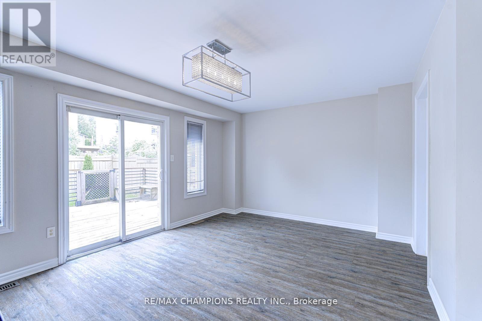 20 Bell Street, Barrie, Ontario  L4N 0J2 - Photo 3 - S13024880