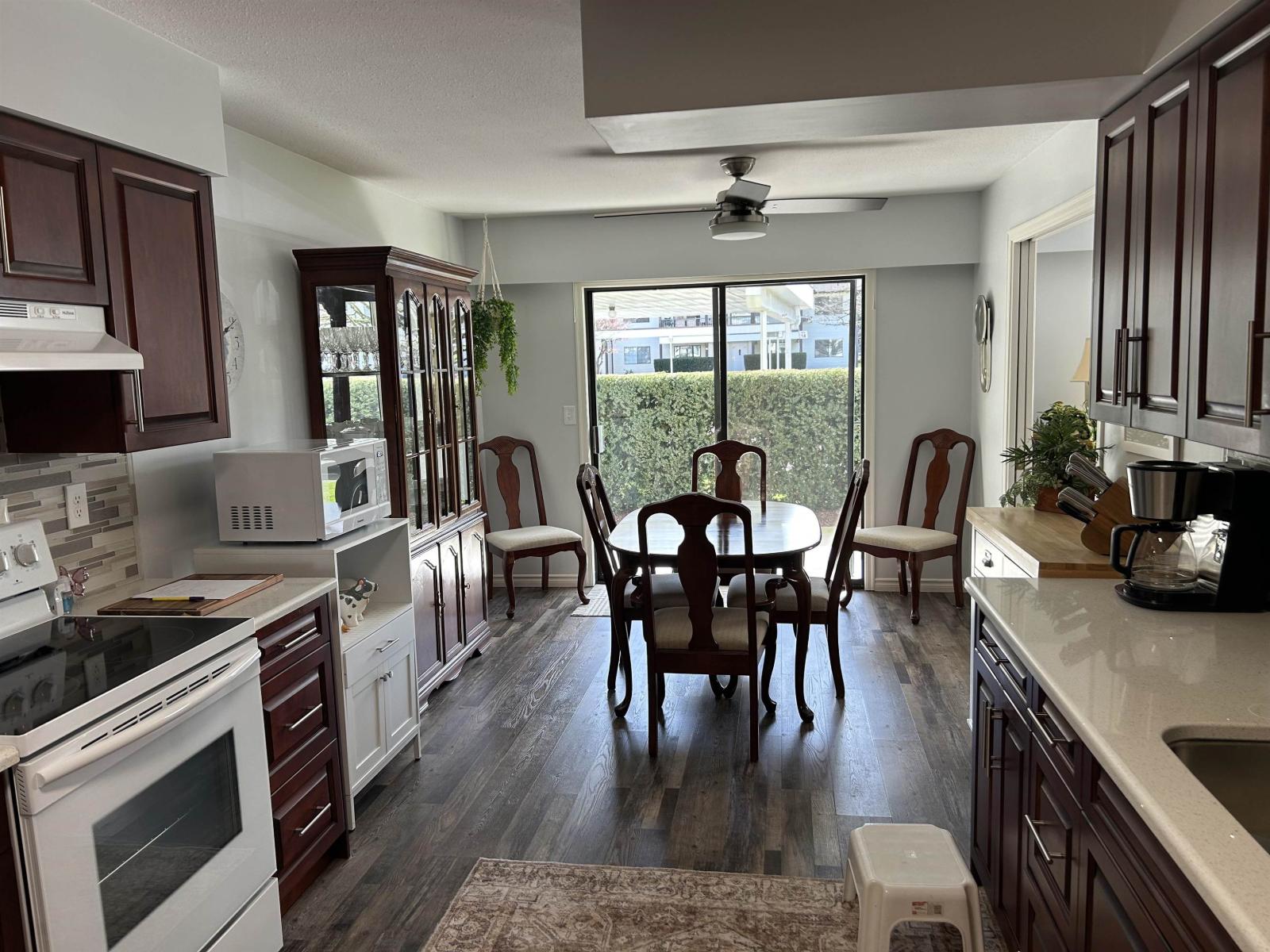 4 32718 Garibaldi Drive, Abbotsford, British Columbia  V2T 5T6 - Photo 5 - R3111849