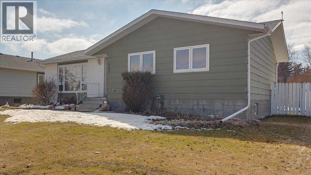 6107 57 Avenue, Ponoka, Alberta  T4J 1L2 - Photo 3 - A2302883