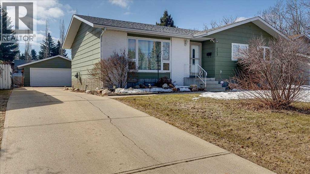 6107 57 Avenue, Ponoka, Alberta  T4J 1L2 - Photo 2 - A2302883