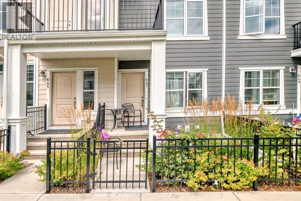 647 Cranbrook Walk SE, Calgary, Alberta  T3M 2V5 - Photo 2 - A2301049
