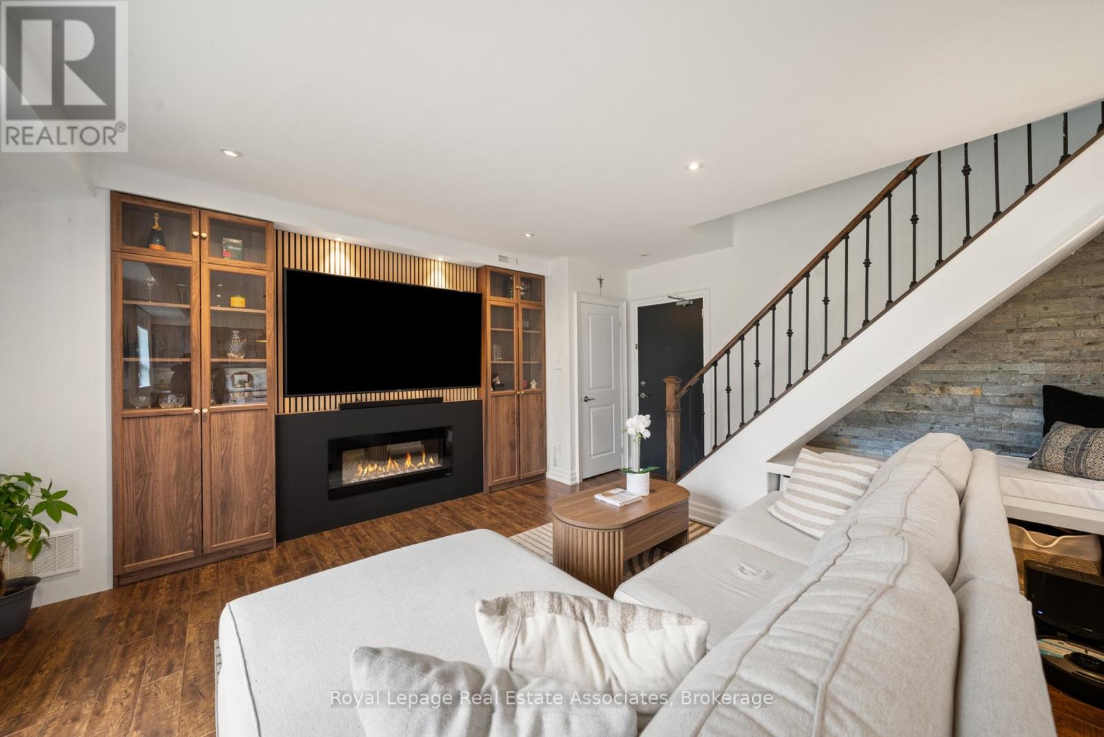 4 - 469 Claridge Road, Burlington, Ontario  L7N 2S1 - Photo 2 - W13024874