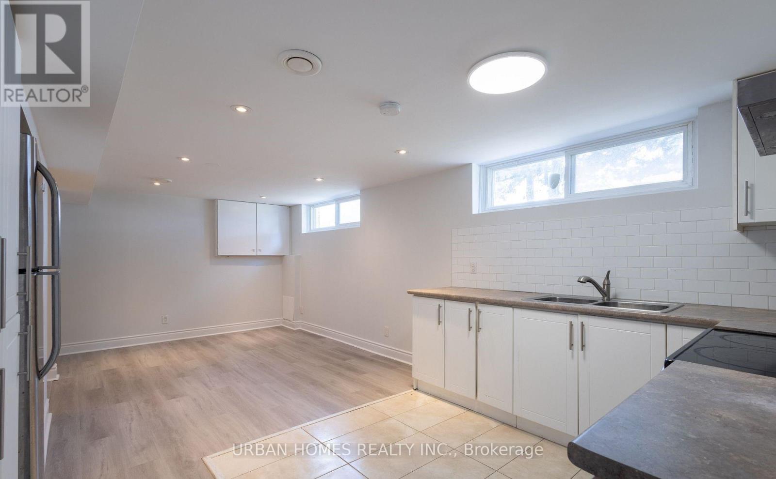 Lower - 322 Third Line, Oakville, Ontario  L6L 4A4 - Photo 4 - W13024904