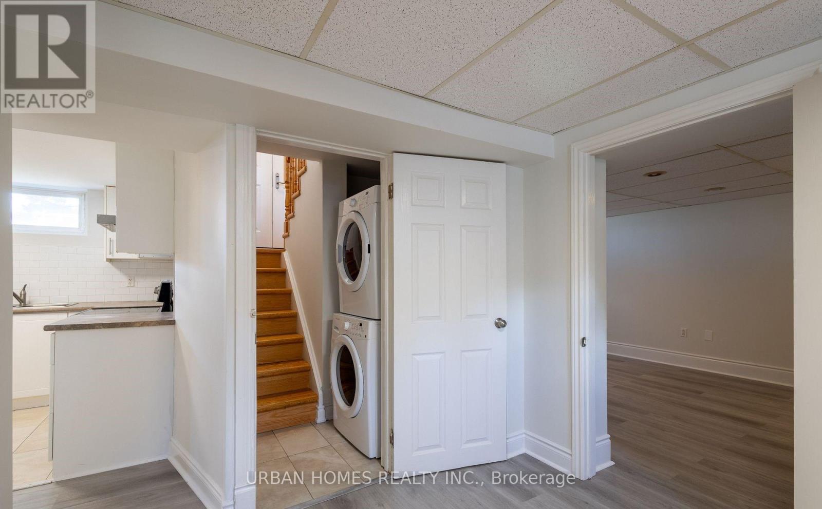 Lower - 322 Third Line, Oakville, Ontario  L6L 4A4 - Photo 5 - W13024904