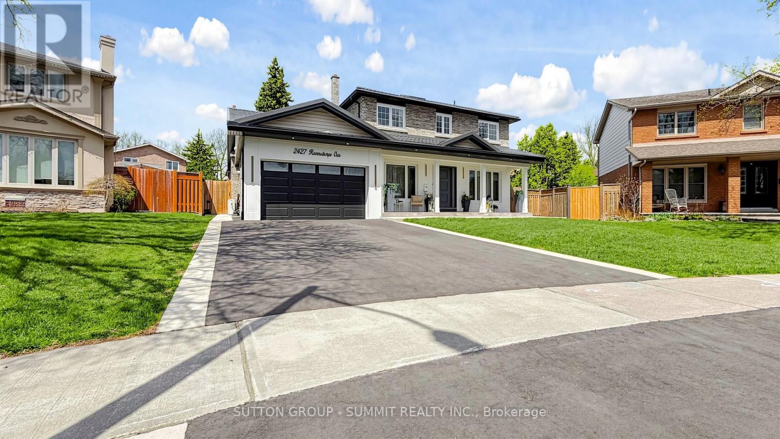 2427 Ravensthorpe Crescent, Mississauga, Ontario  L5C 2Y4 - Photo 2 - W13024918