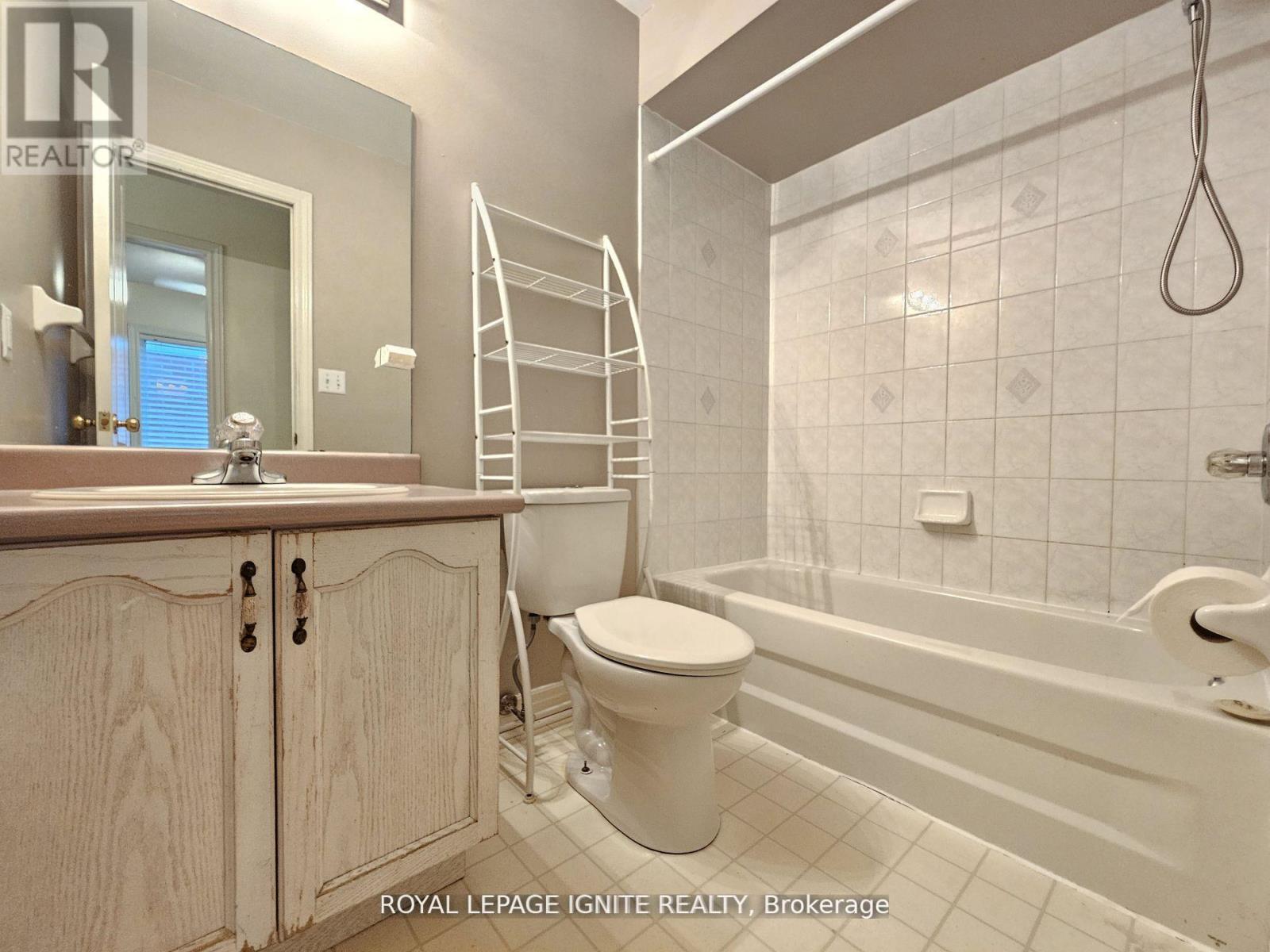 60 Pressed Brick Drive, Brampton, Ontario  L6V 4K3 - Photo 14 - W13024940