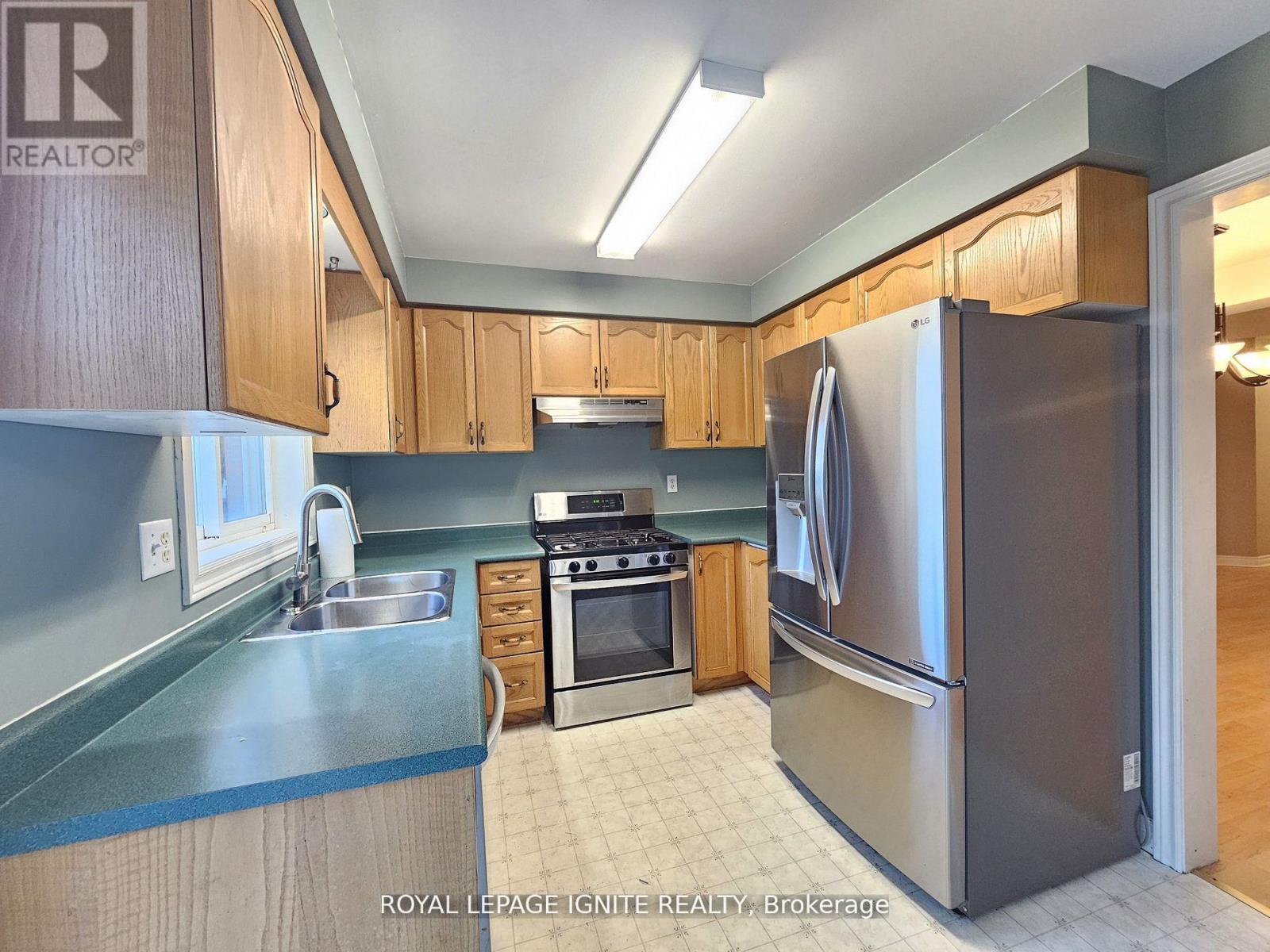 60 Pressed Brick Drive, Brampton, Ontario  L6V 4K3 - Photo 5 - W13024940