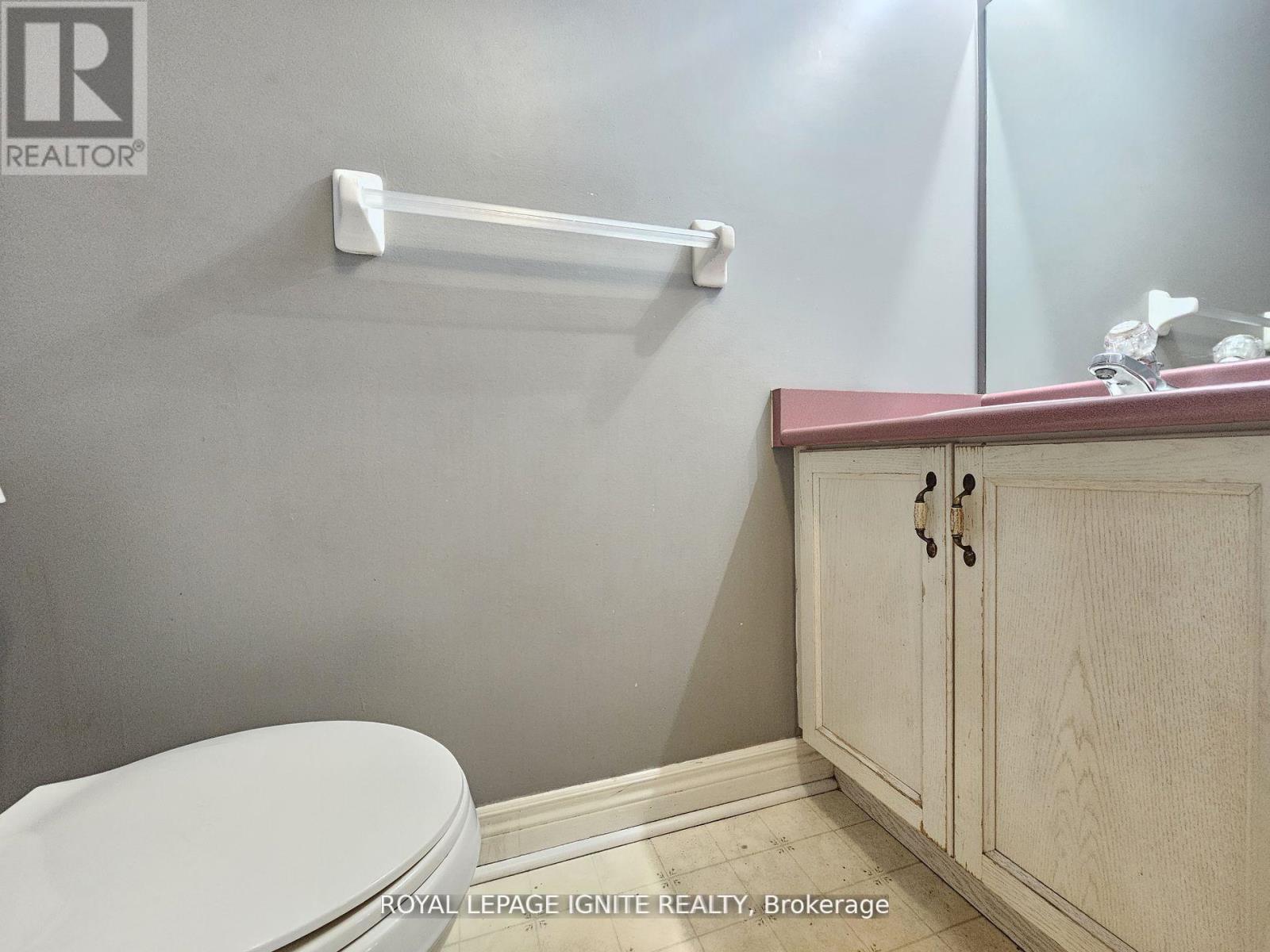 60 Pressed Brick Drive, Brampton, Ontario  L6V 4K3 - Photo 8 - W13024940