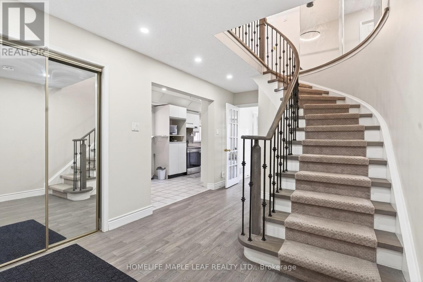 735 Constellation Drive, Mississauga, Ontario  L5R 2V7 - Photo 4 - W13024966