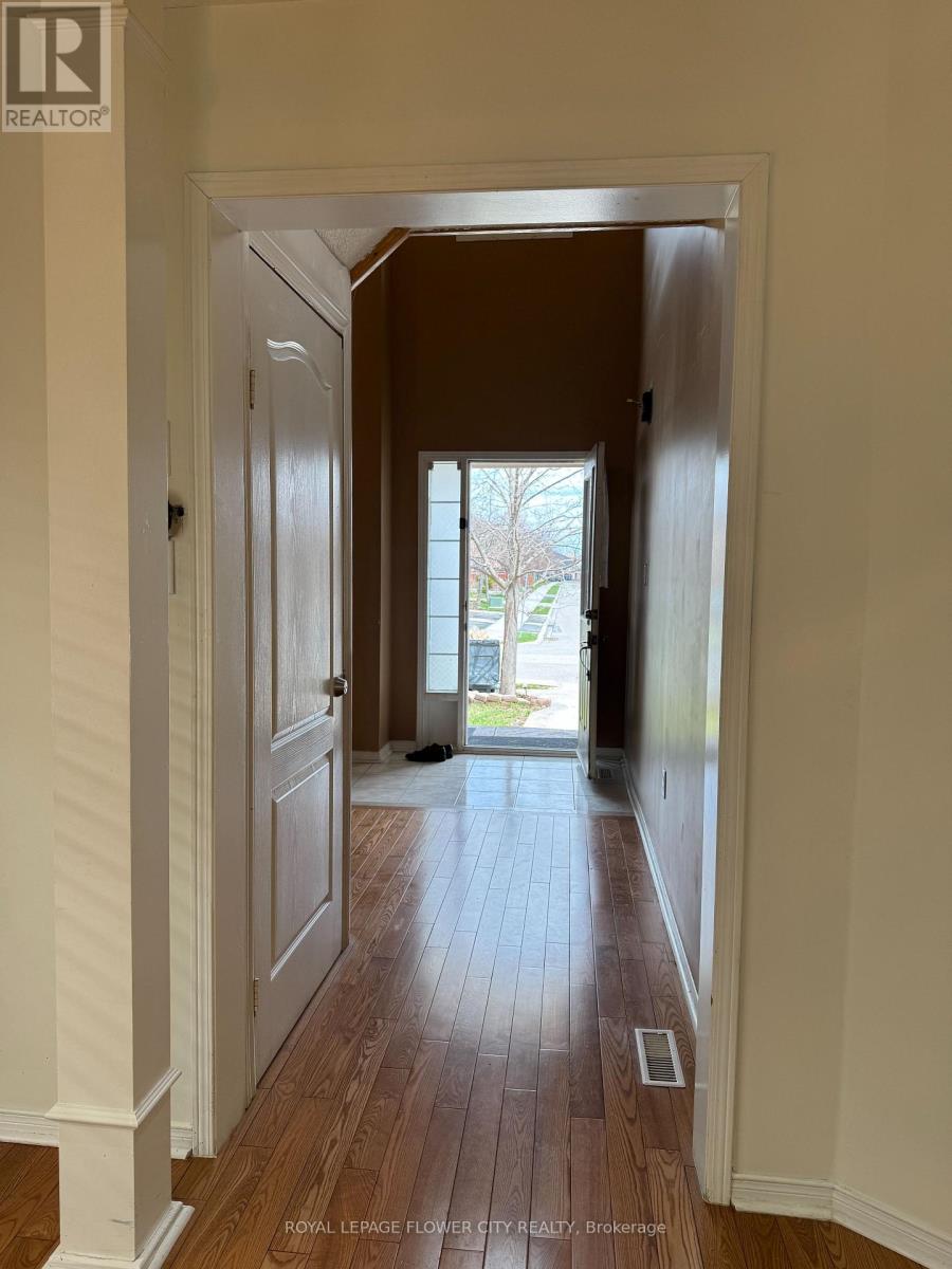 Upper - 58 Brentcliff Drive, Brampton, Ontario  L7A 2N2 - Photo 4 - W13024994