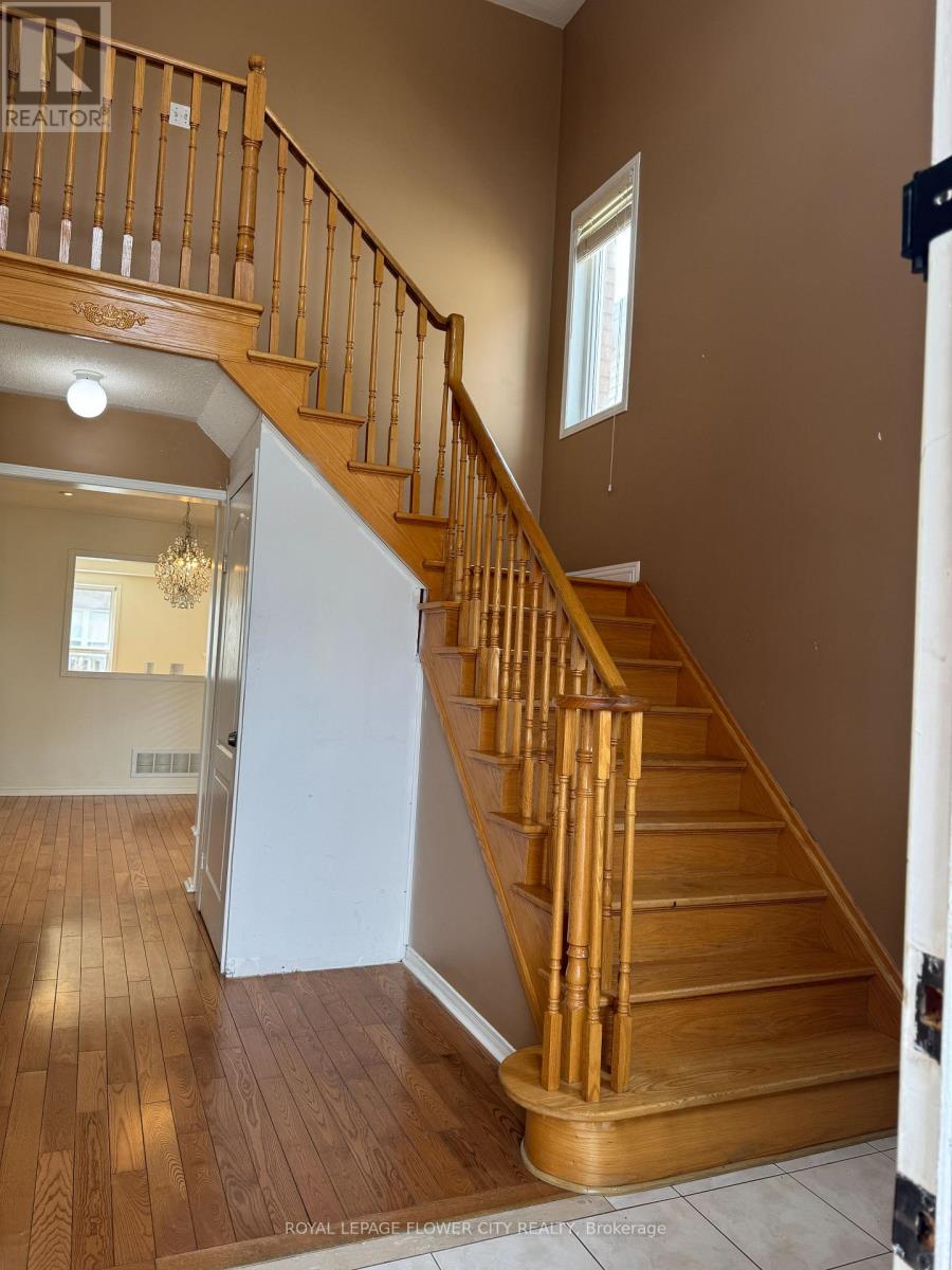 Upper - 58 Brentcliff Drive, Brampton, Ontario  L7A 2N2 - Photo 5 - W13024994