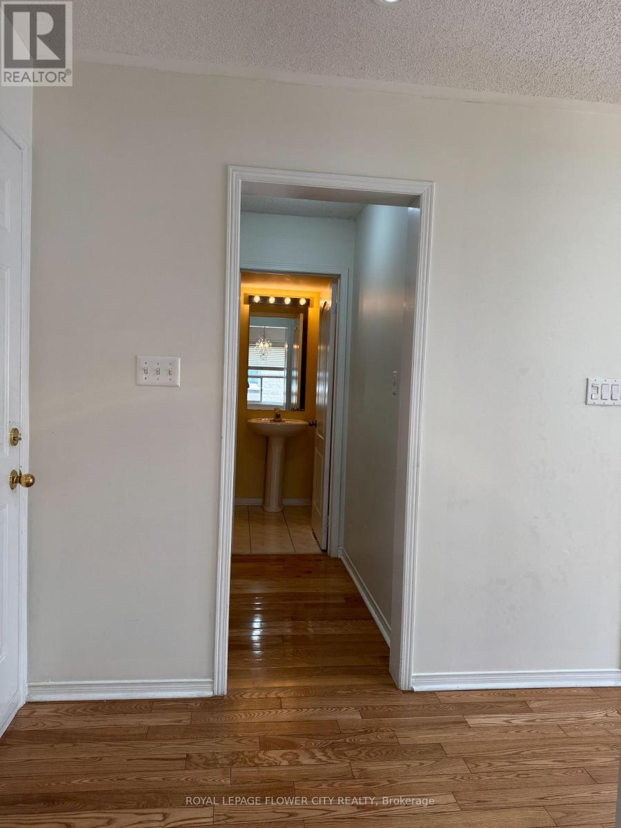 Upper - 58 Brentcliff Drive, Brampton, Ontario  L7A 2N2 - Photo 8 - W13024994