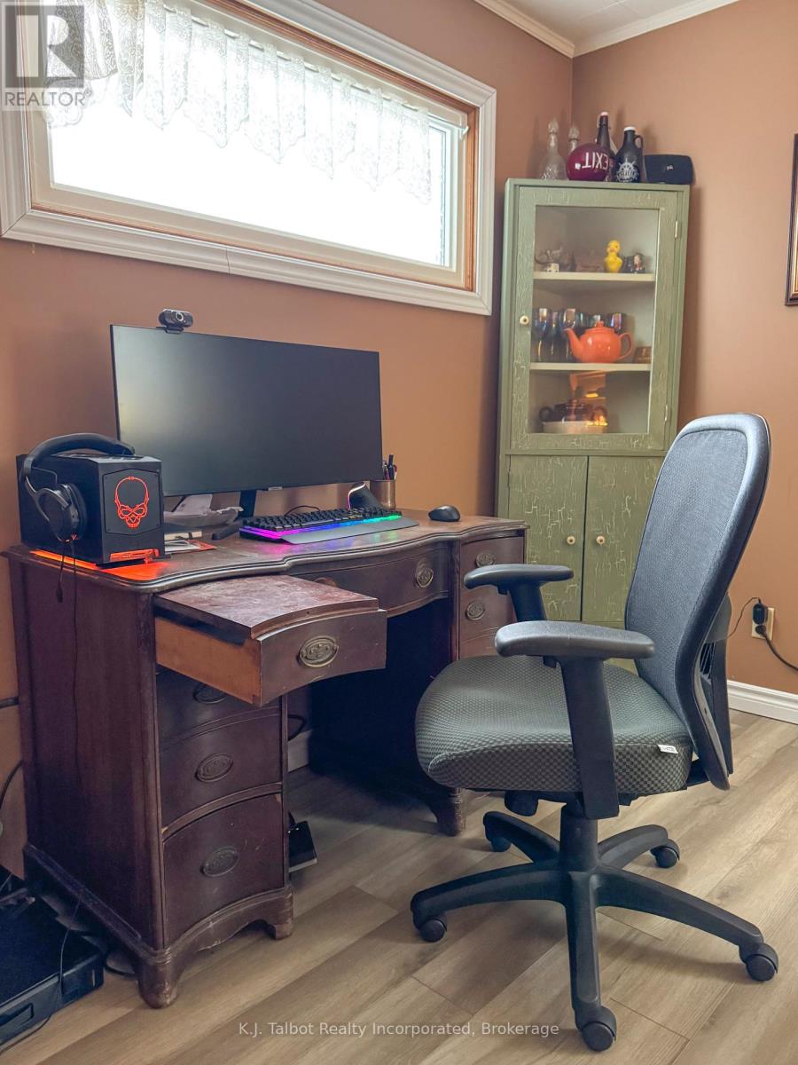 50 Mary Street N, Central Huron, Ontario  N0M 1L0 - Photo 8 - X12353840