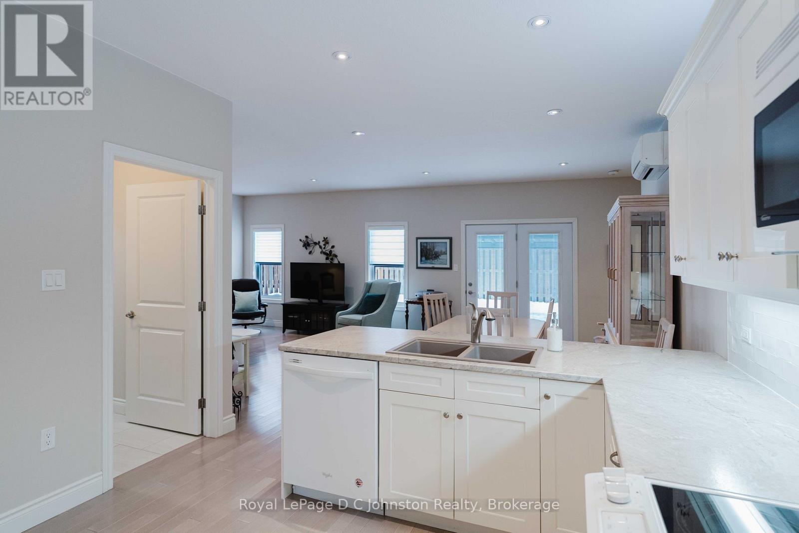 228 Grey Street S, Saugeen Shores, Ontario  N0H 2L0 - Photo 5 - X12808830