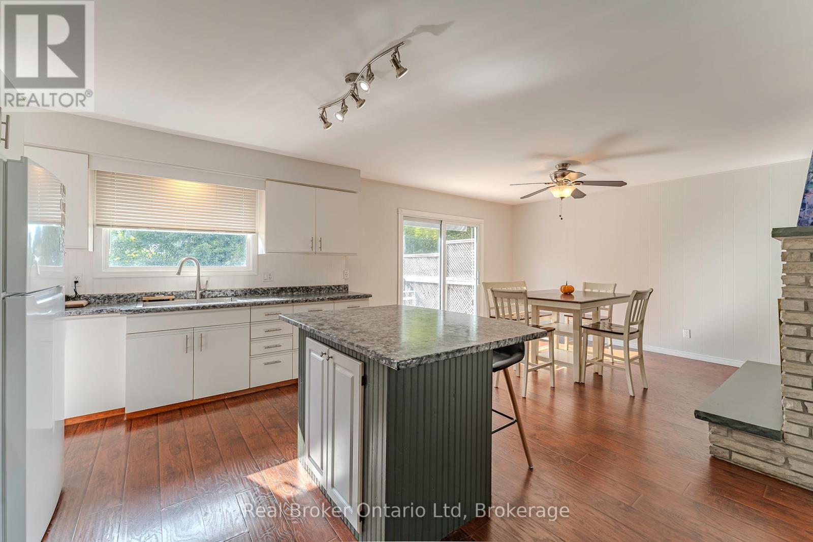 394 Queen Street N, West Grey, Ontario  N0G 1R0 - Photo 10 - X12853650