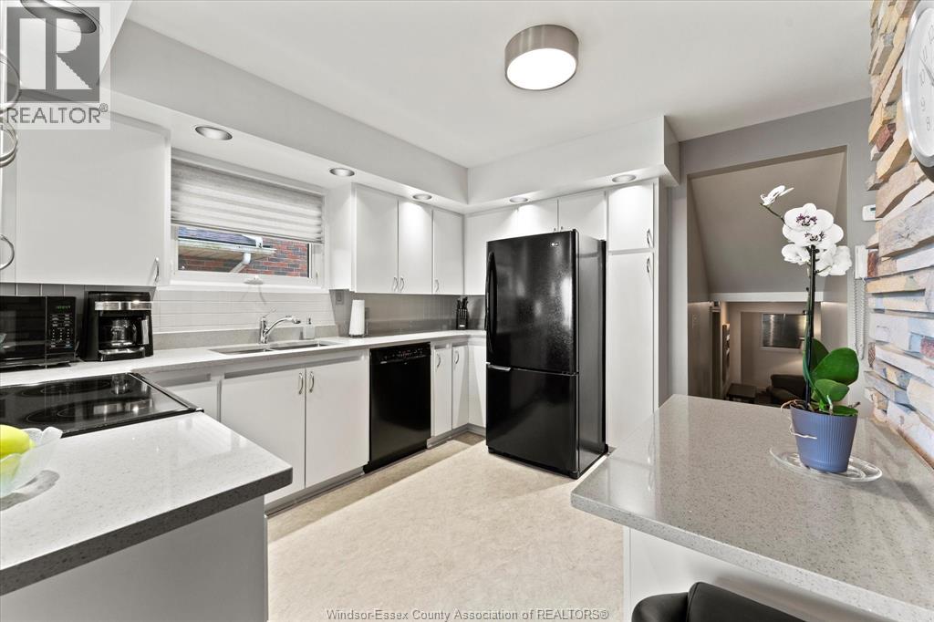 696 Old Tecumseh Road, Lakeshore, Ontario  N0R 1A0 - Photo 8 - 26008773