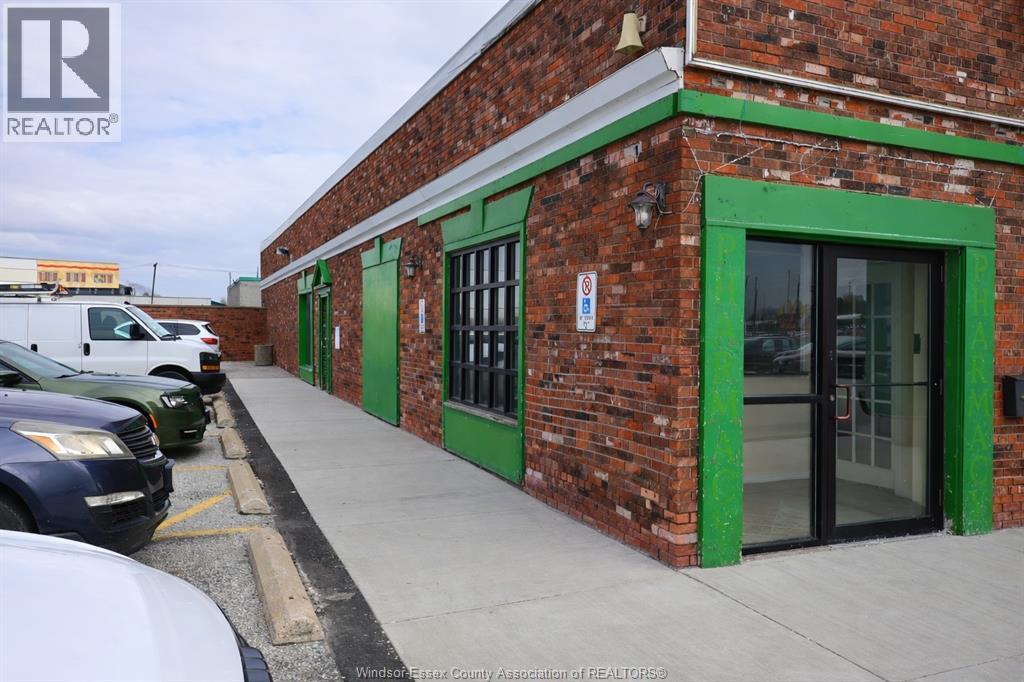 2040 Lauzon Road, Windsor, Ontario  N8T 2Z3 - Photo 3 - 26008746