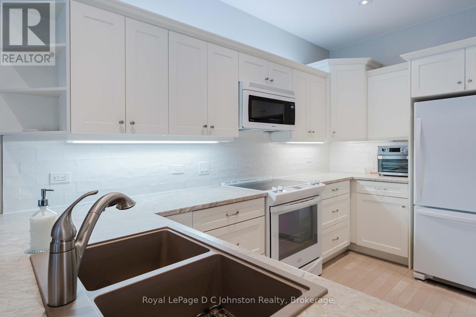 228 Grey Street S, Saugeen Shores, Ontario  N0H 2L0 - Photo 4 - X12808830