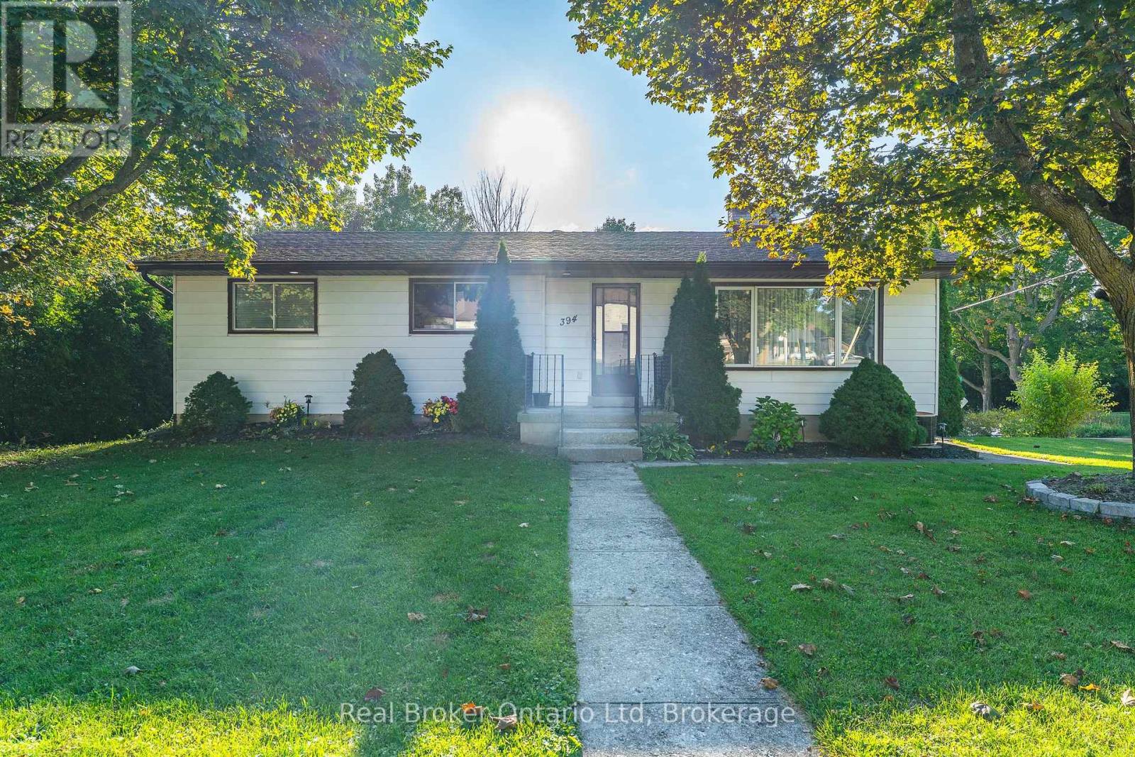 394 Queen Street N, West Grey, Ontario  N0G 1R0 - Photo 1 - X12853650