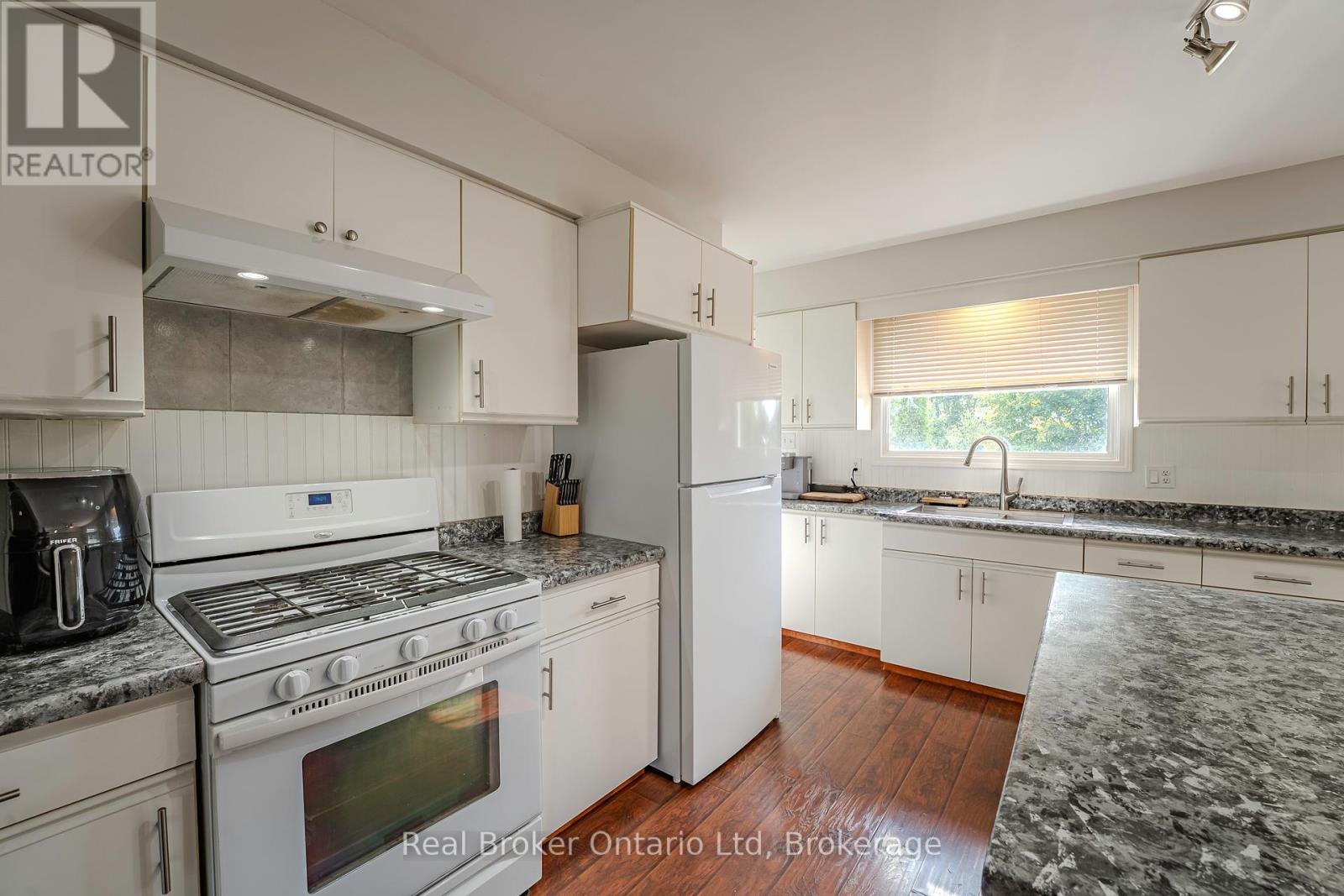 394 Queen Street N, West Grey, Ontario  N0G 1R0 - Photo 19 - X12853650