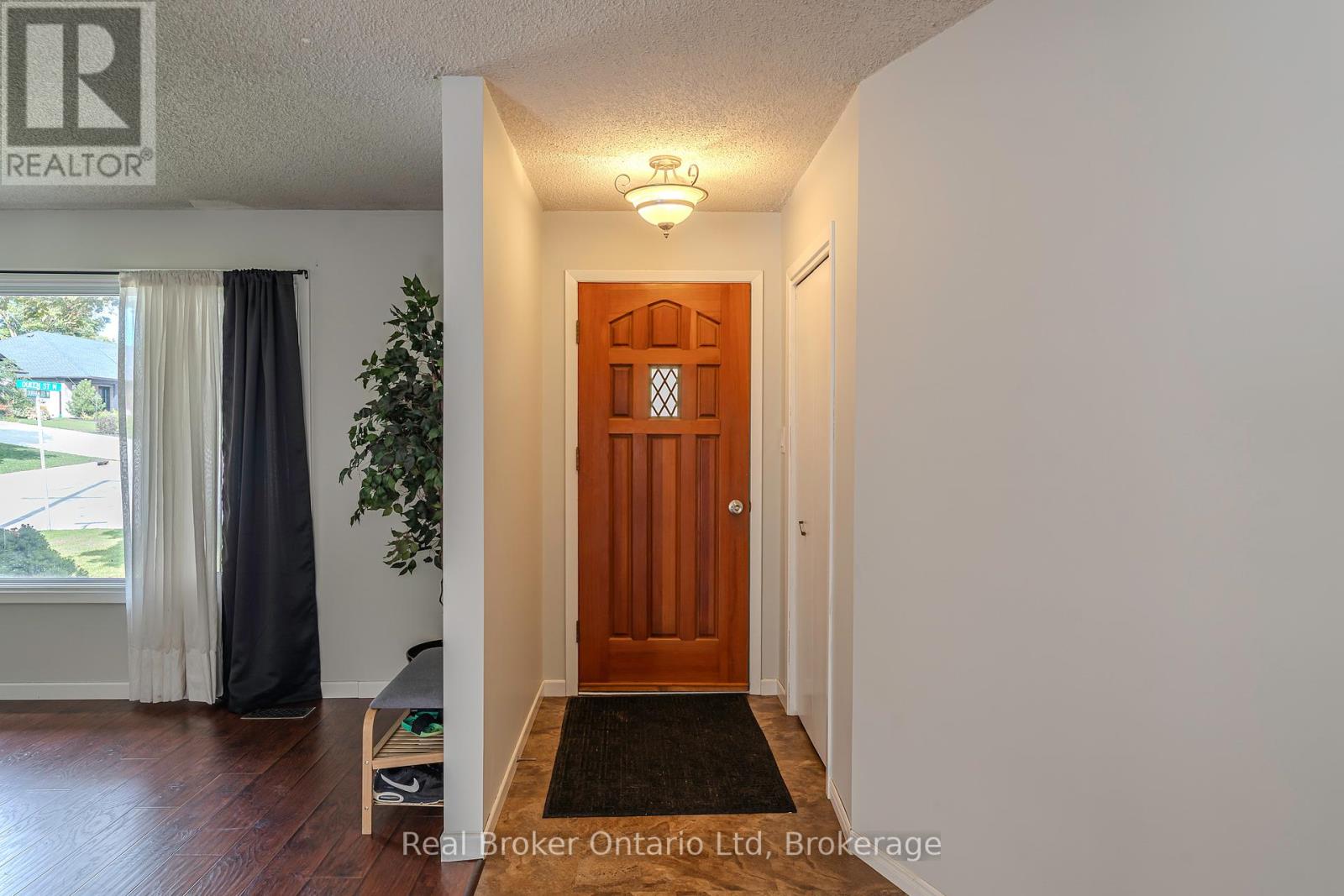 394 Queen Street N, West Grey, Ontario  N0G 1R0 - Photo 4 - X12853650