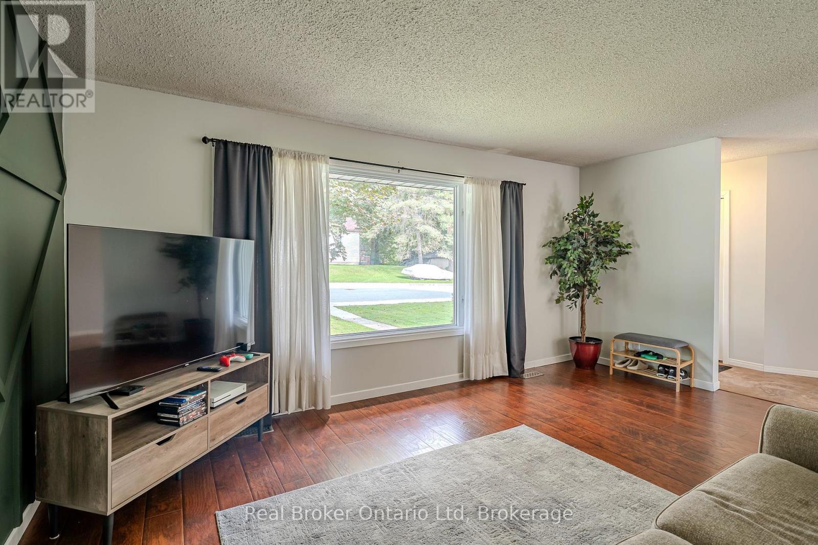 394 Queen Street N, West Grey, Ontario  N0G 1R0 - Photo 7 - X12853650