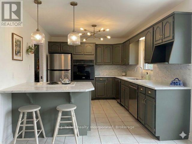 386 Templeton Street, North Huron, Ontario  N0M 1H0 - Photo 12 - X13019014