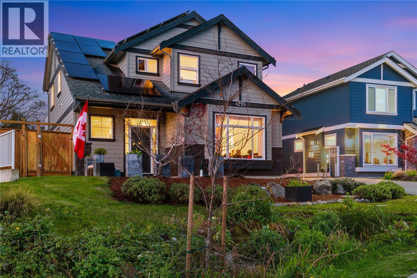 4255 Pullet Pl, Saanich, British Columbia  V8X 2N3 - Photo 1 - 1032906