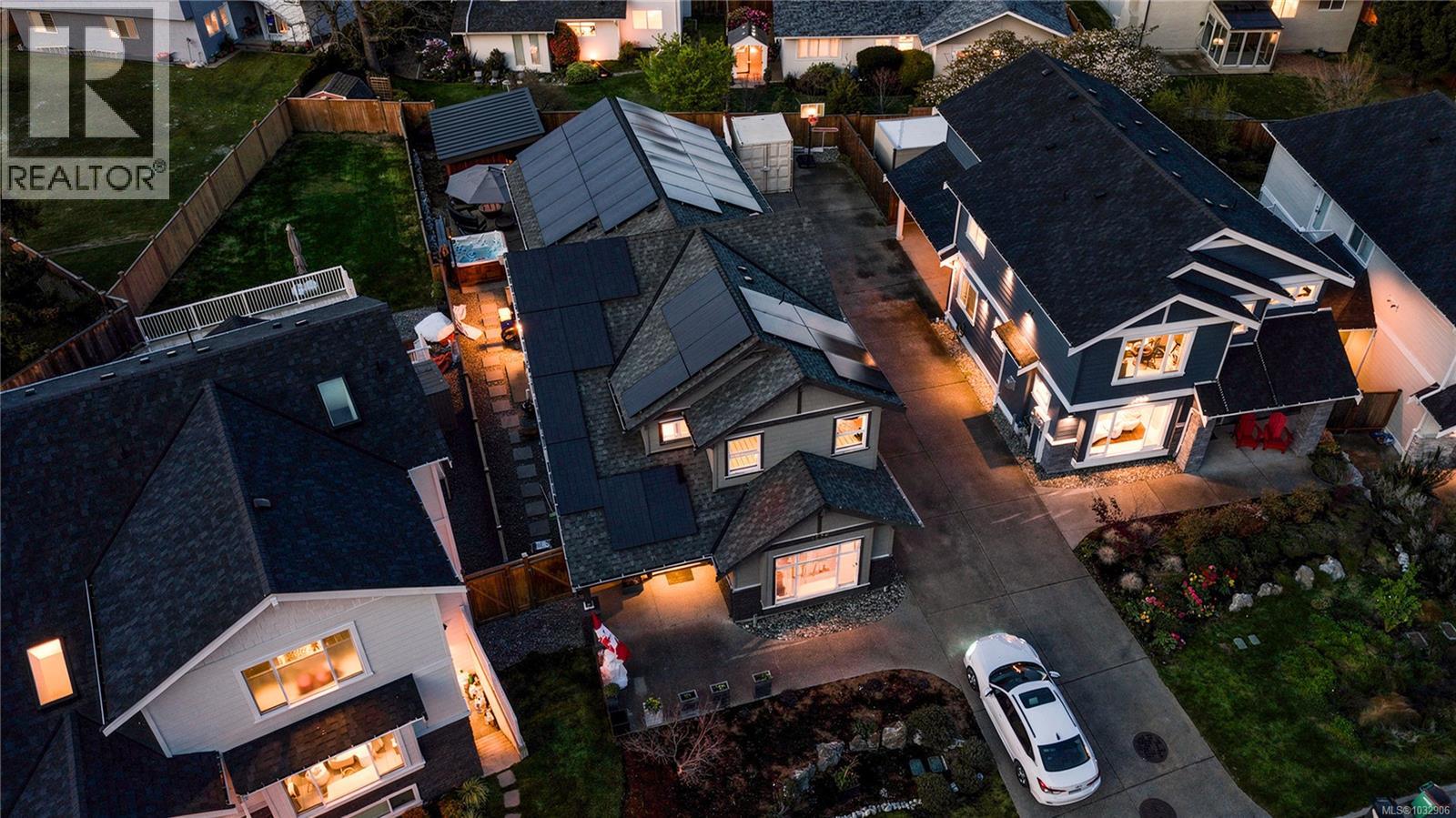 4255 Pullet Pl, Saanich, British Columbia  V8X 2N3 - Photo 2 - 1032906